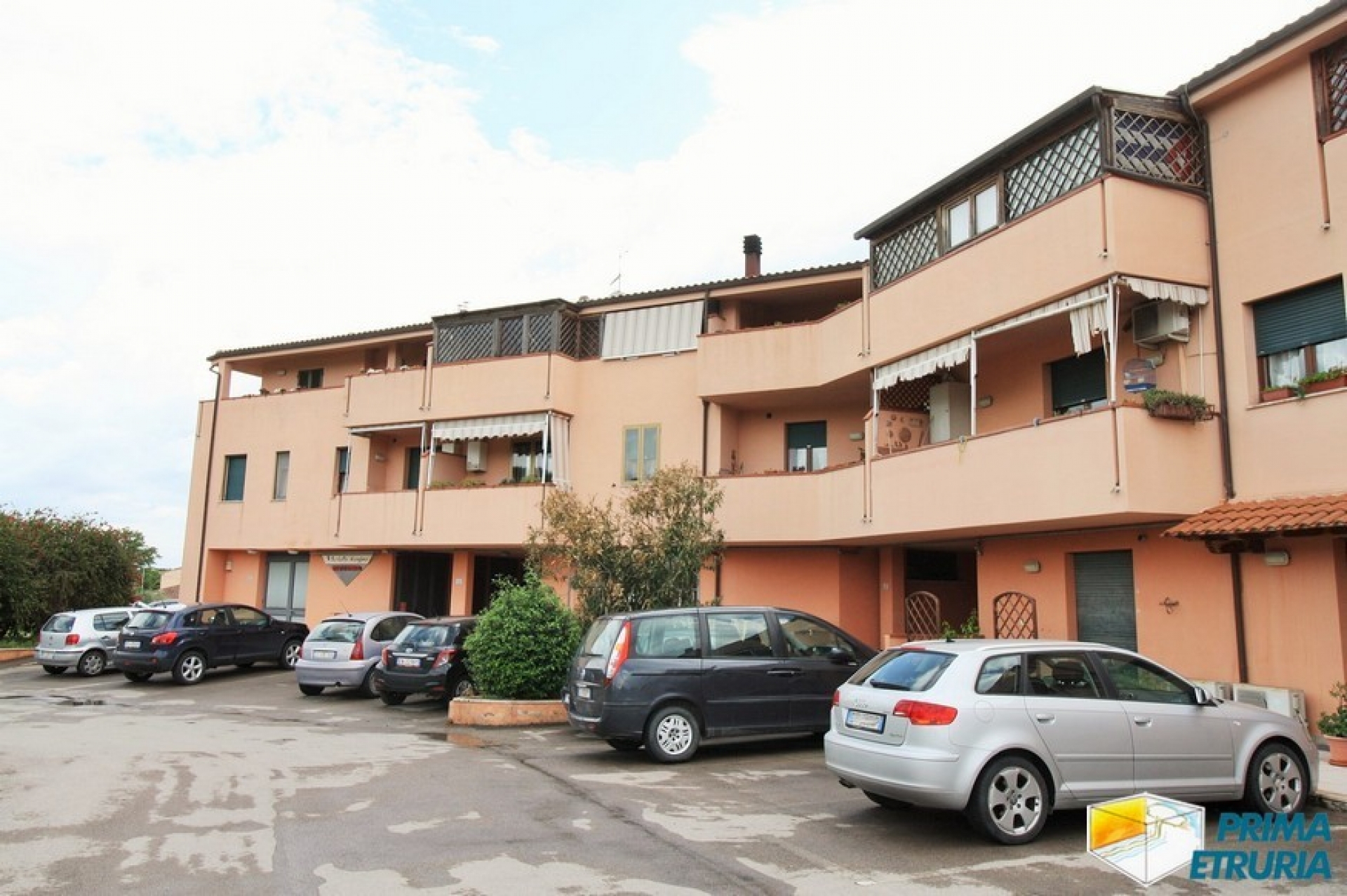 - ROSELLE - VENDESI TRILOCALE CON GARAGE