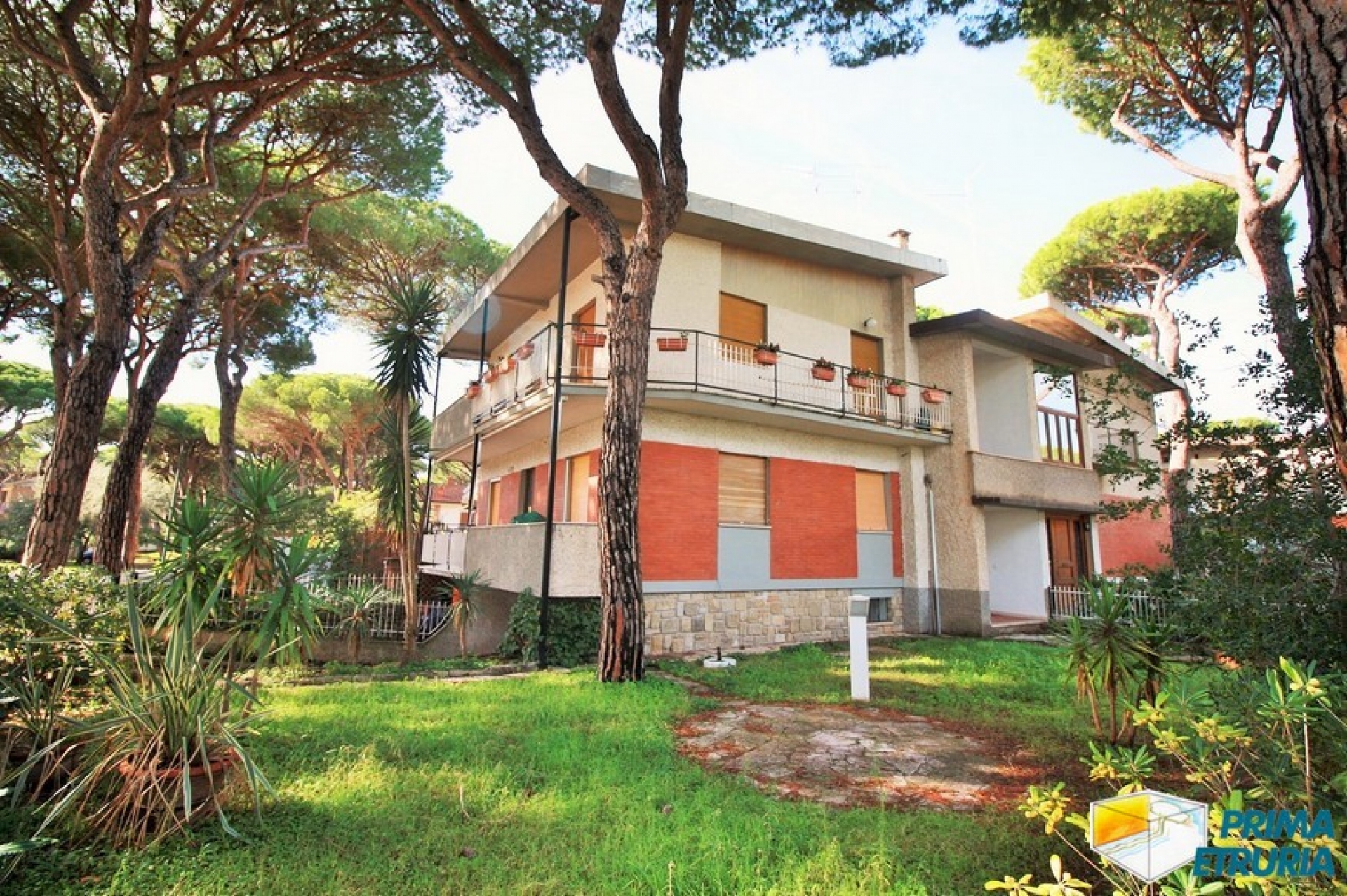 TRE CAMERE CON GIARDINO - ZONA ROSMARINA -