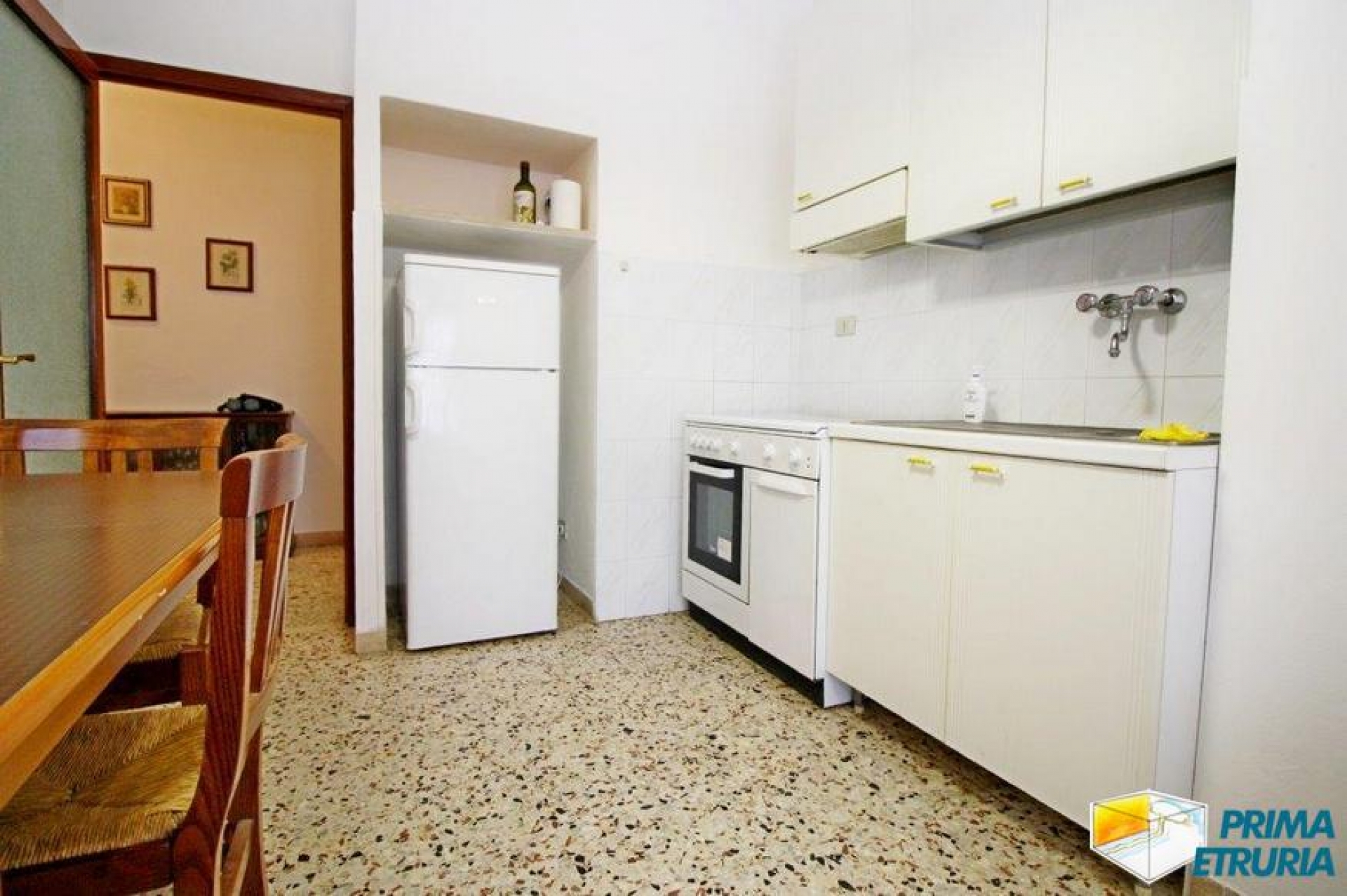 QUATTRO VANI CON GARAGE IN VIA SILVIO PELLICO - ZONA CENTRO -