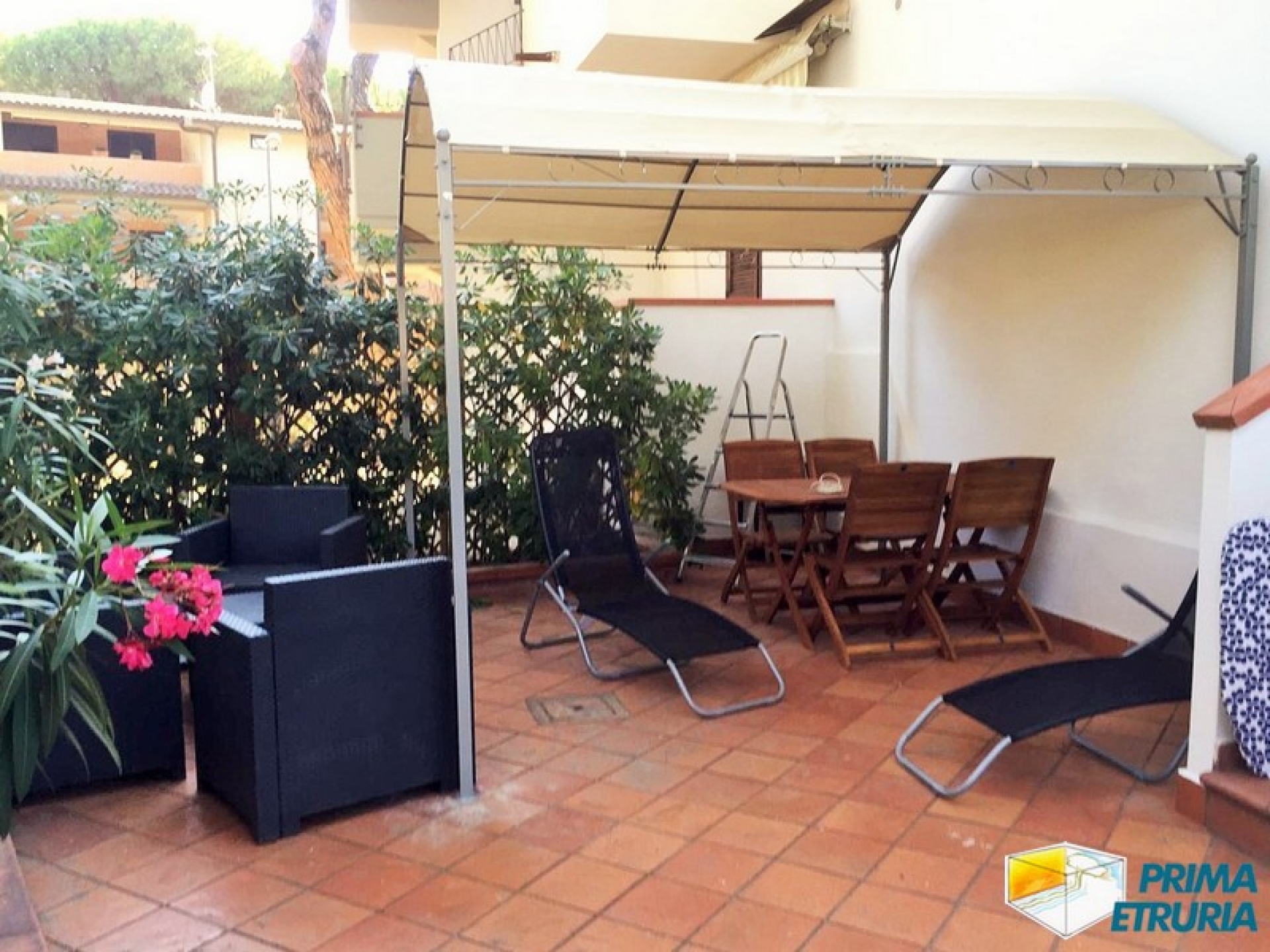 TRILOCALE CON GIARDINO A DUE PASSI DAL MARE - ZONA ROSMARINA -
