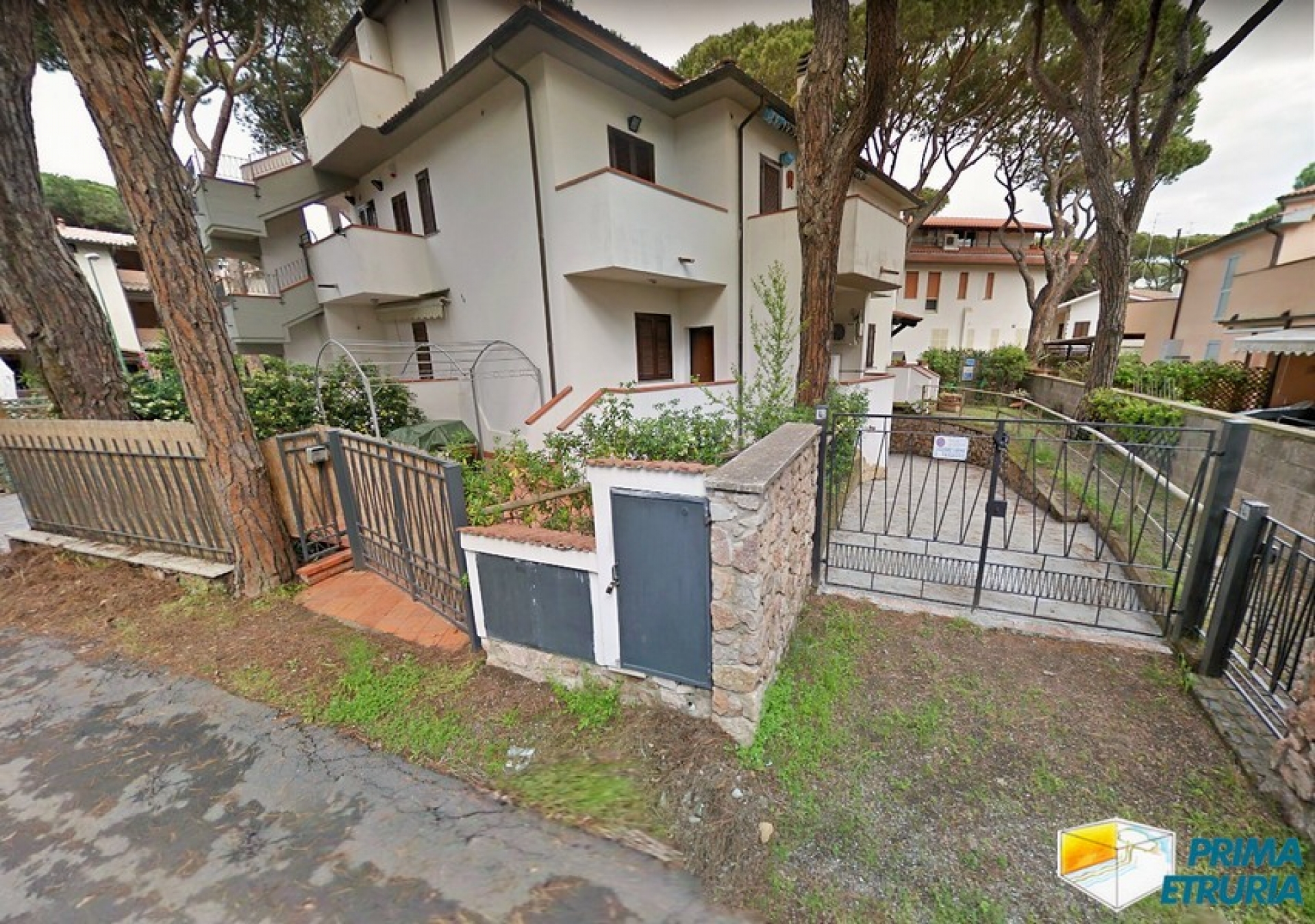 TRILOCALE CON GIARDINO A DUE PASSI DAL MARE - ZONA ROSMARINA -