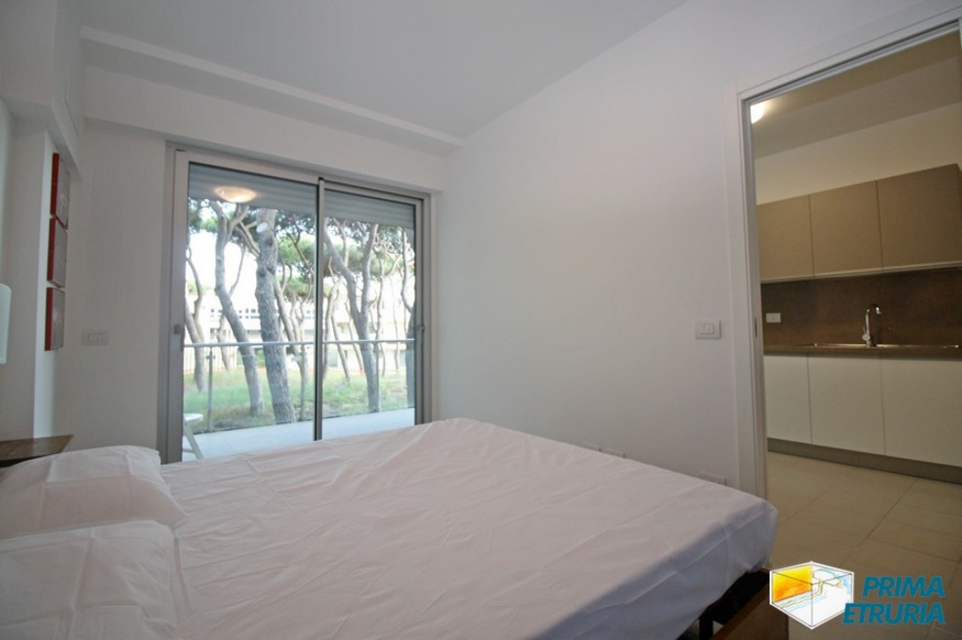 BILOCALE RISTRUTTURATO CON BELLISSIMA VISTA SUL MARE - ZONA ROSMARINA 