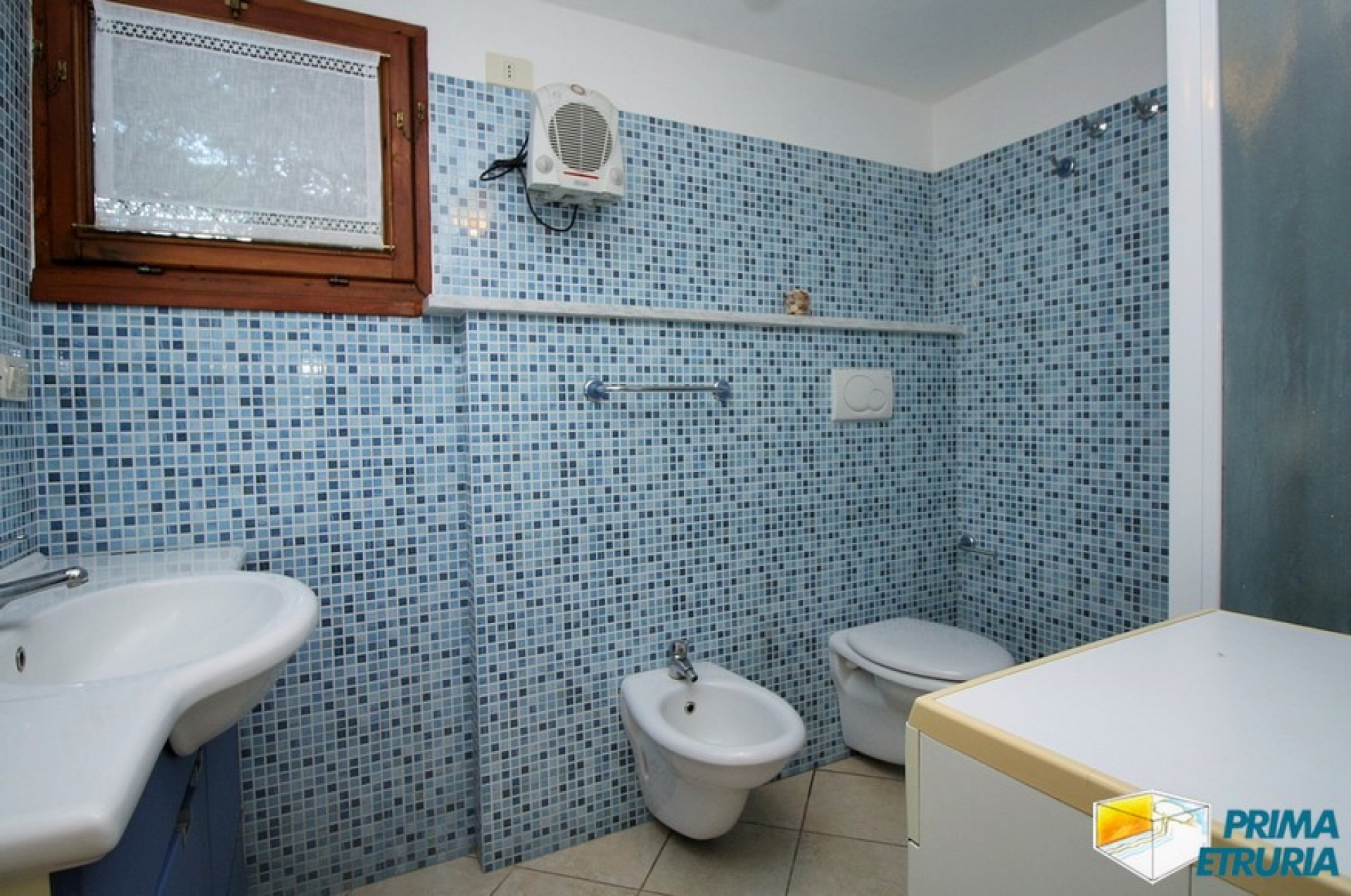 BELLISSIMO SOTTOVILLA CON GIARDINO - ZONA ROSMARINA -