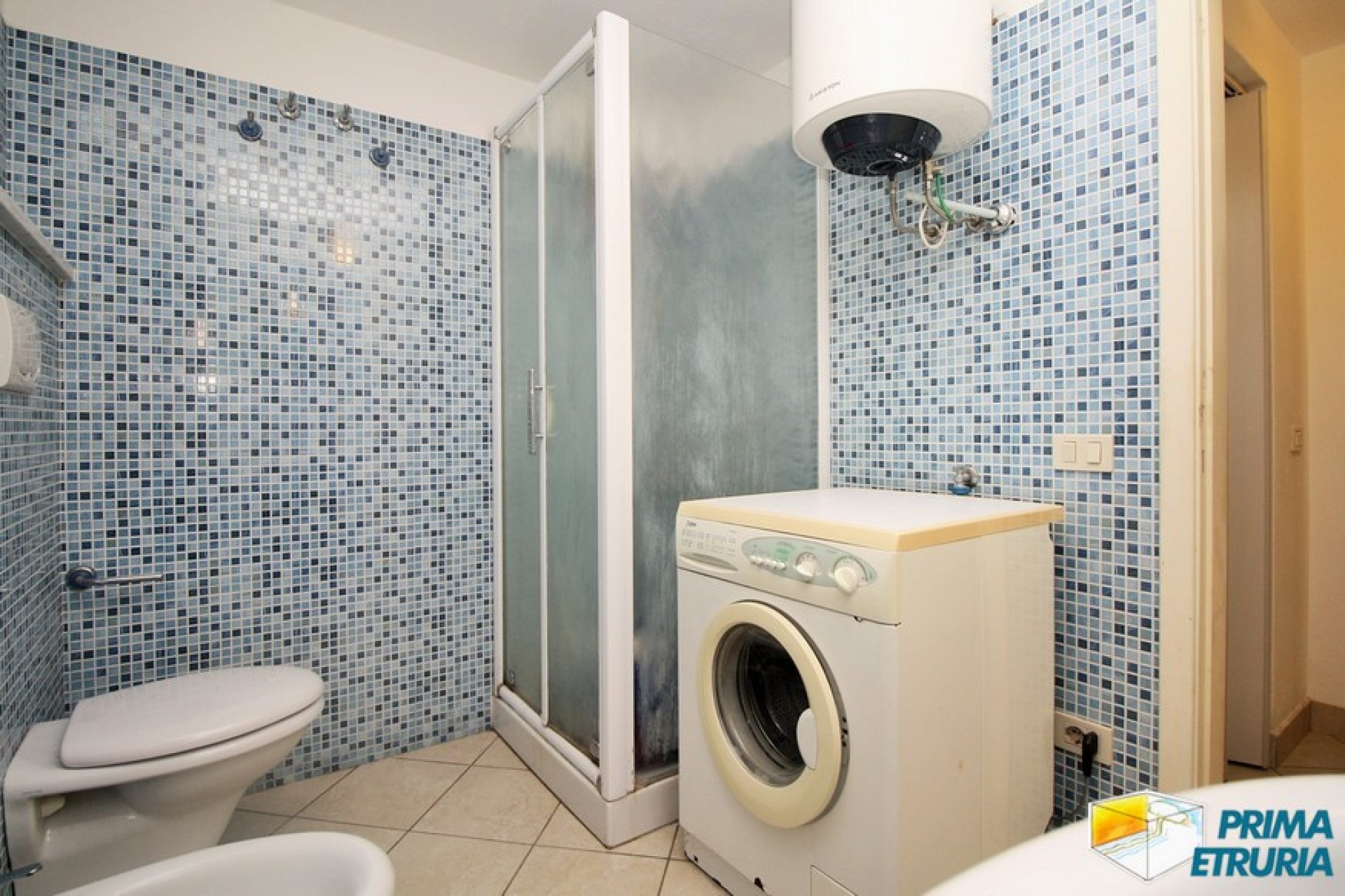 BELLISSIMO SOTTOVILLA CON GIARDINO - ZONA ROSMARINA -