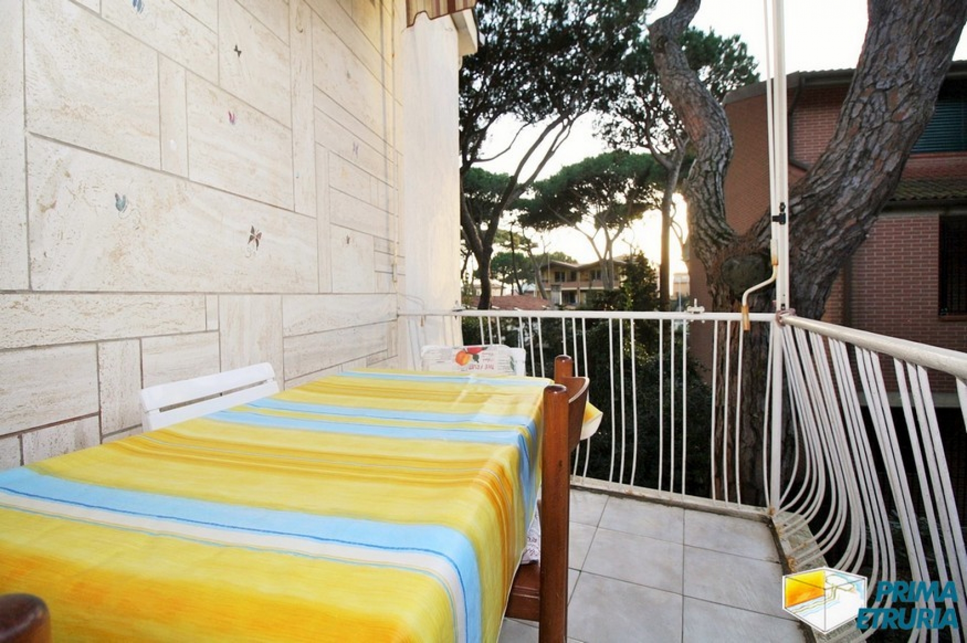 BILOCALE CON TERRAZZO VIA DELLE ROSE - ZONA ROSMARINA - ( A13 )
