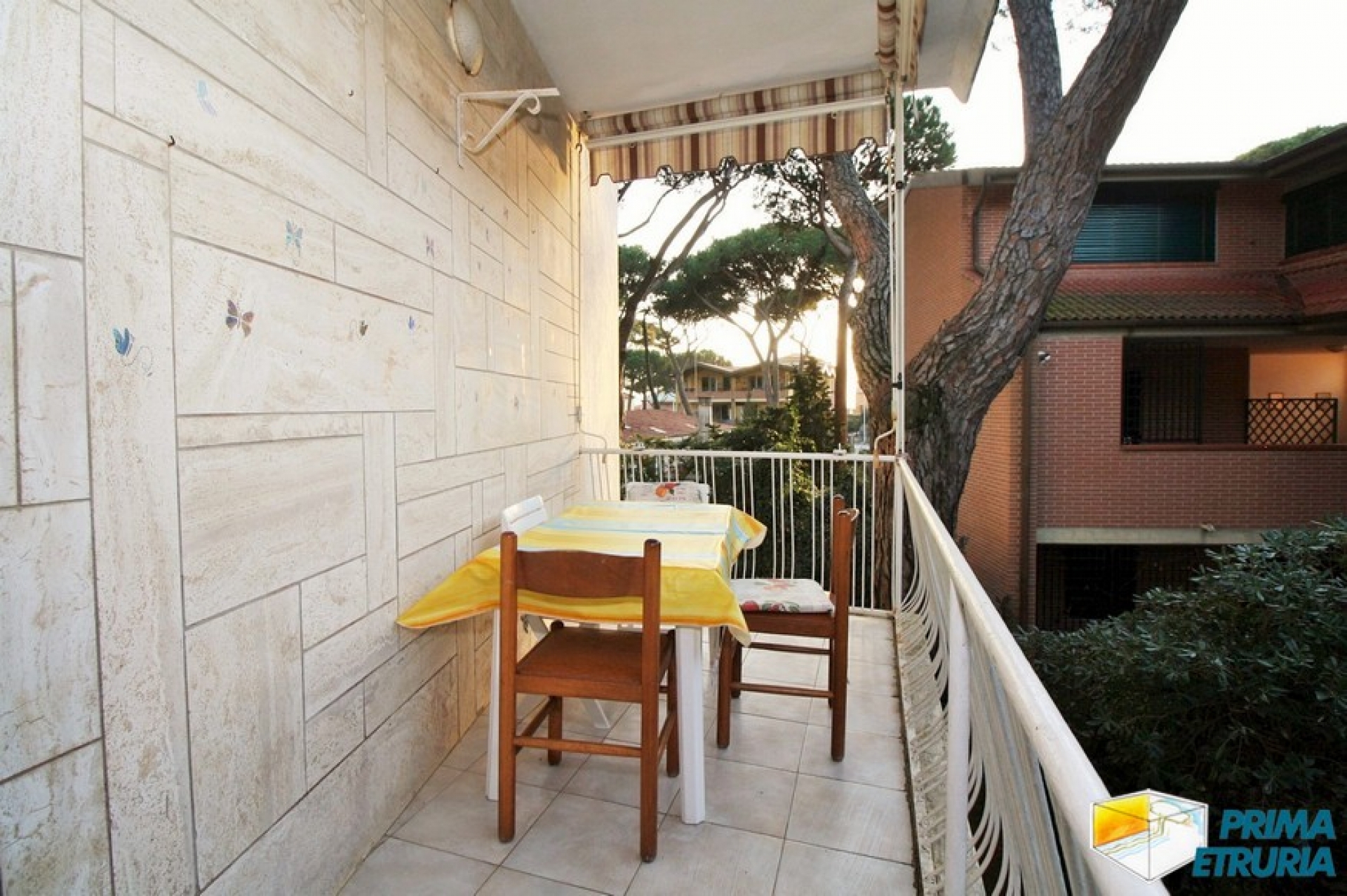 BILOCALE CON TERRAZZO VIA DELLE ROSE - ZONA ROSMARINA - ( A13 )