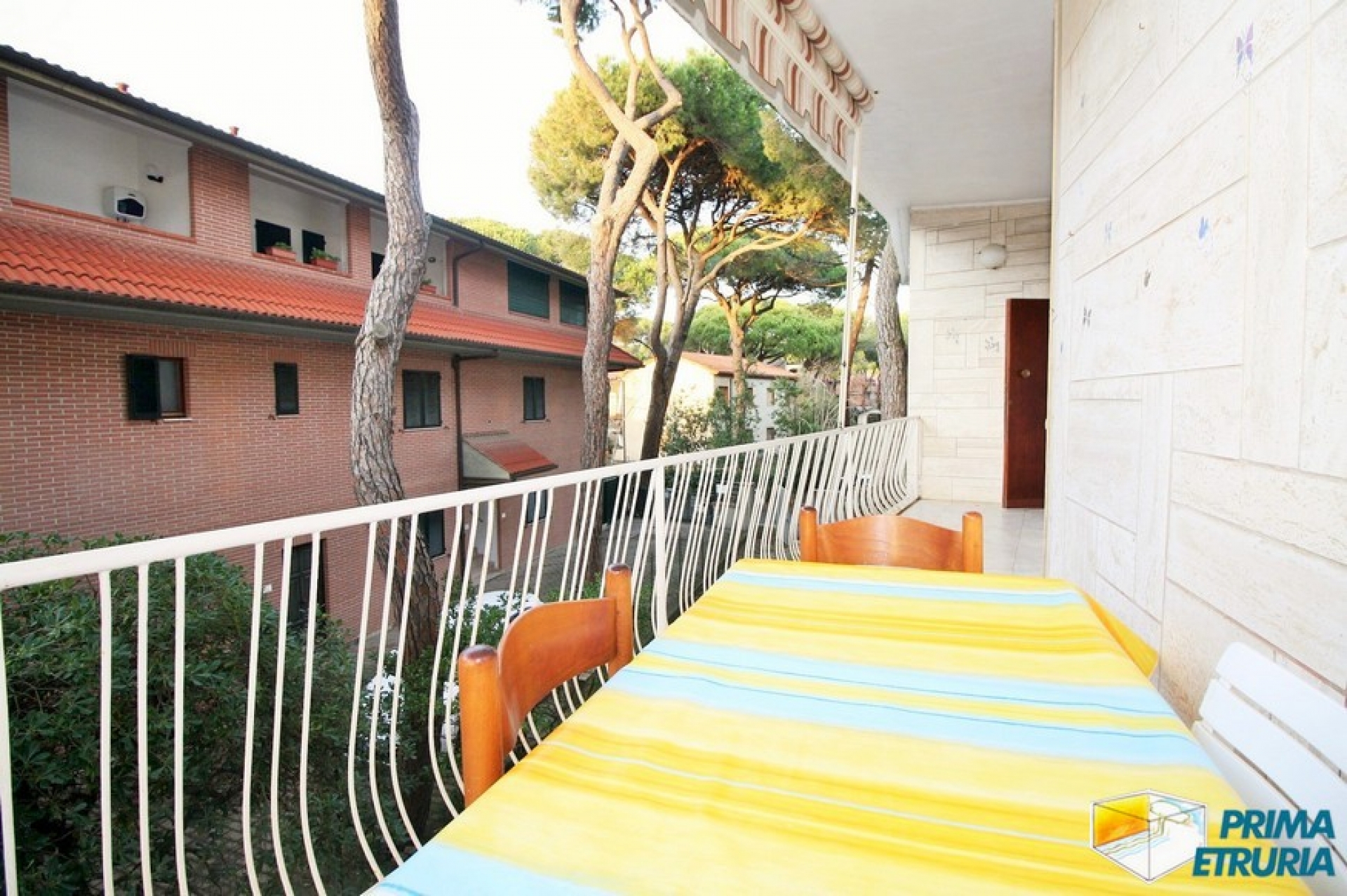 BILOCALE CON TERRAZZO VIA DELLE ROSE - ZONA ROSMARINA - ( A13 )