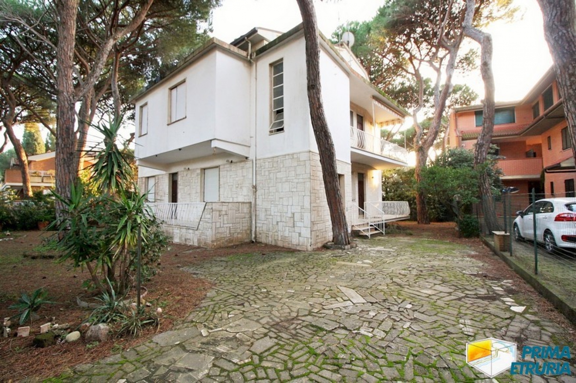 BILOCALE CON TERRAZZO VIA DELLE ROSE - ZONA ROSMARINA - ( A13 )