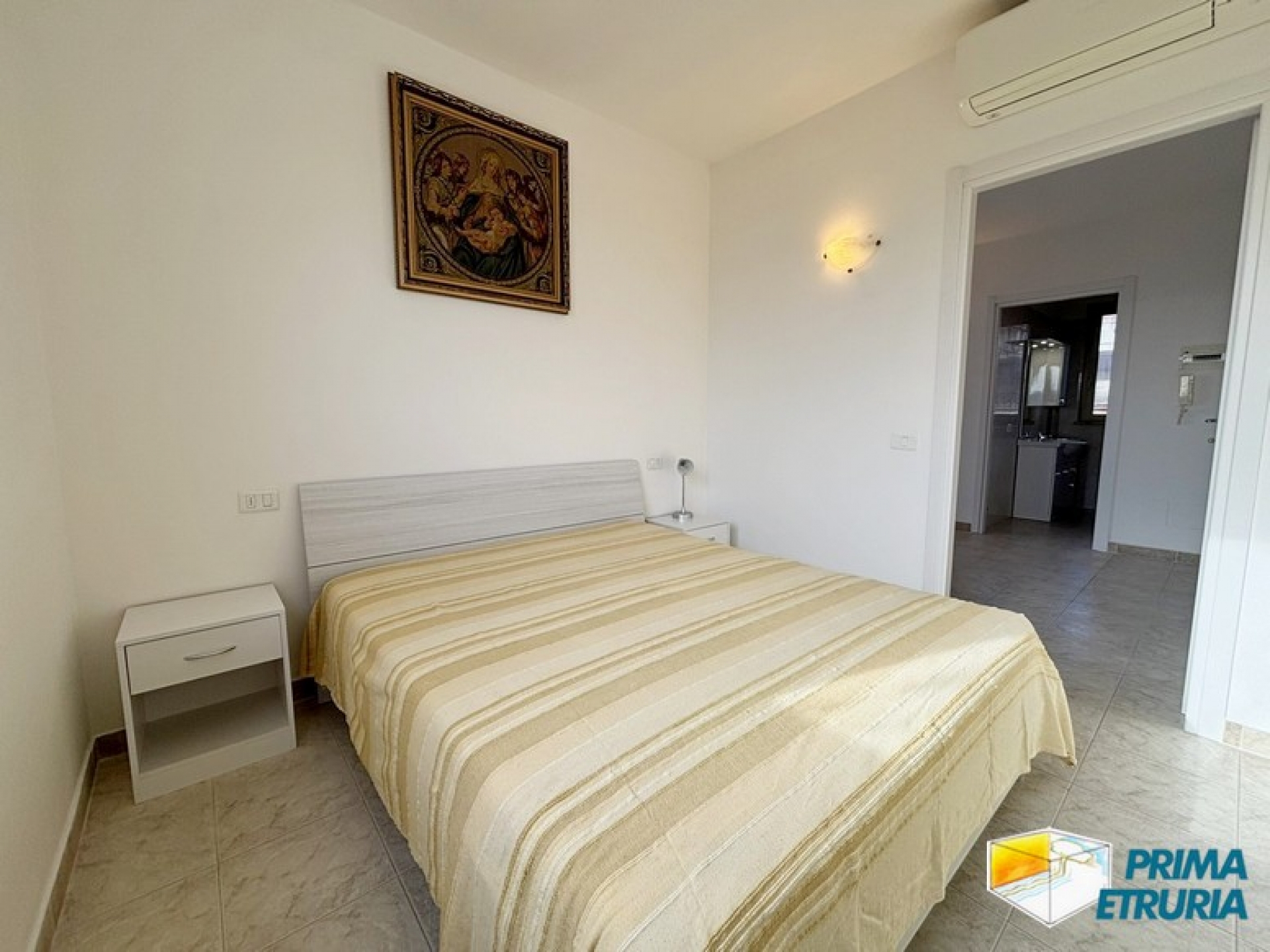 BILOCALE CON FANTASTICA TERRAZZA FRONTE MARE - ZONA CENTRO -