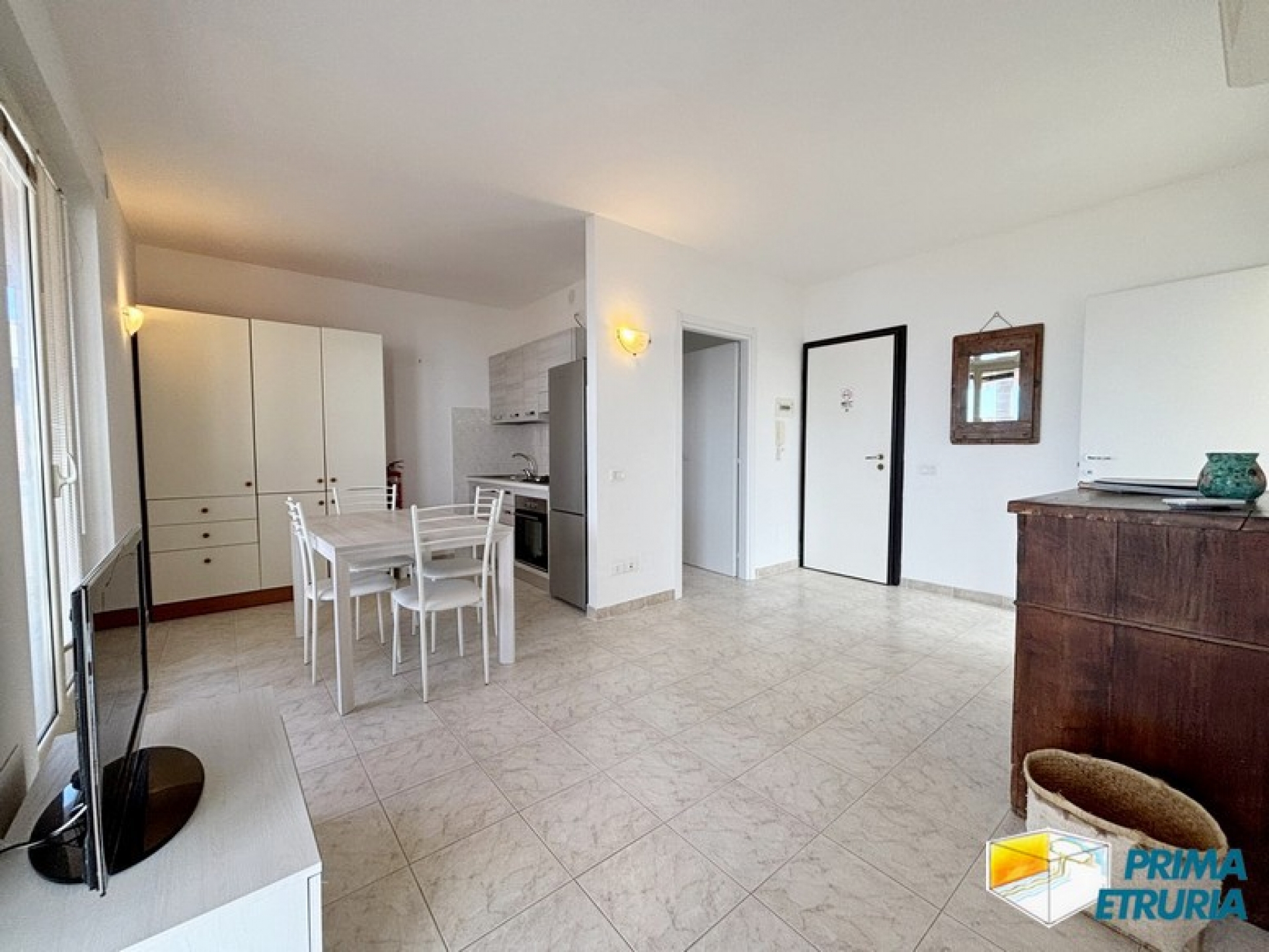 BILOCALE CON FANTASTICA TERRAZZA FRONTE MARE - ZONA CENTRO -