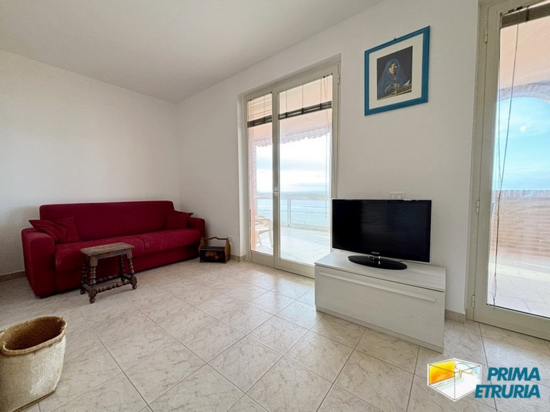 BILOCALE CON FANTASTICA TERRAZZA FRONTE MARE - ZONA CENTRO -