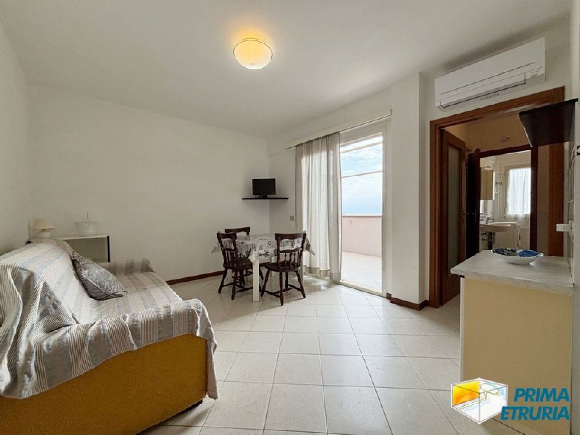 BILOCALE CON FANTASTICA VISTA FRONTE MARE - ZONA CENTRO -