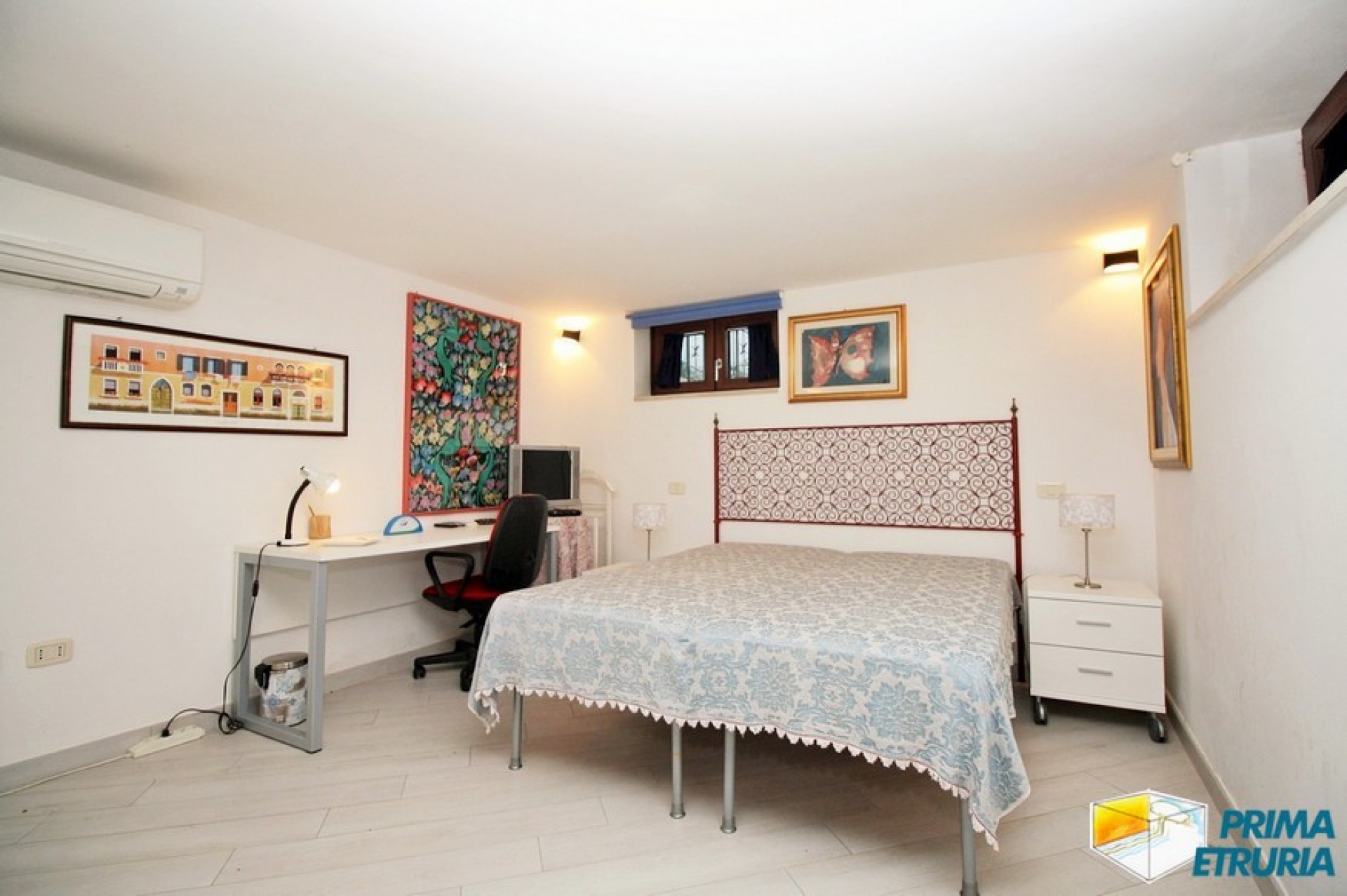 FANTASTICA VILLA CON GIARDINO E POSTO AUTO - ZONA CENTRO - ( V18 )