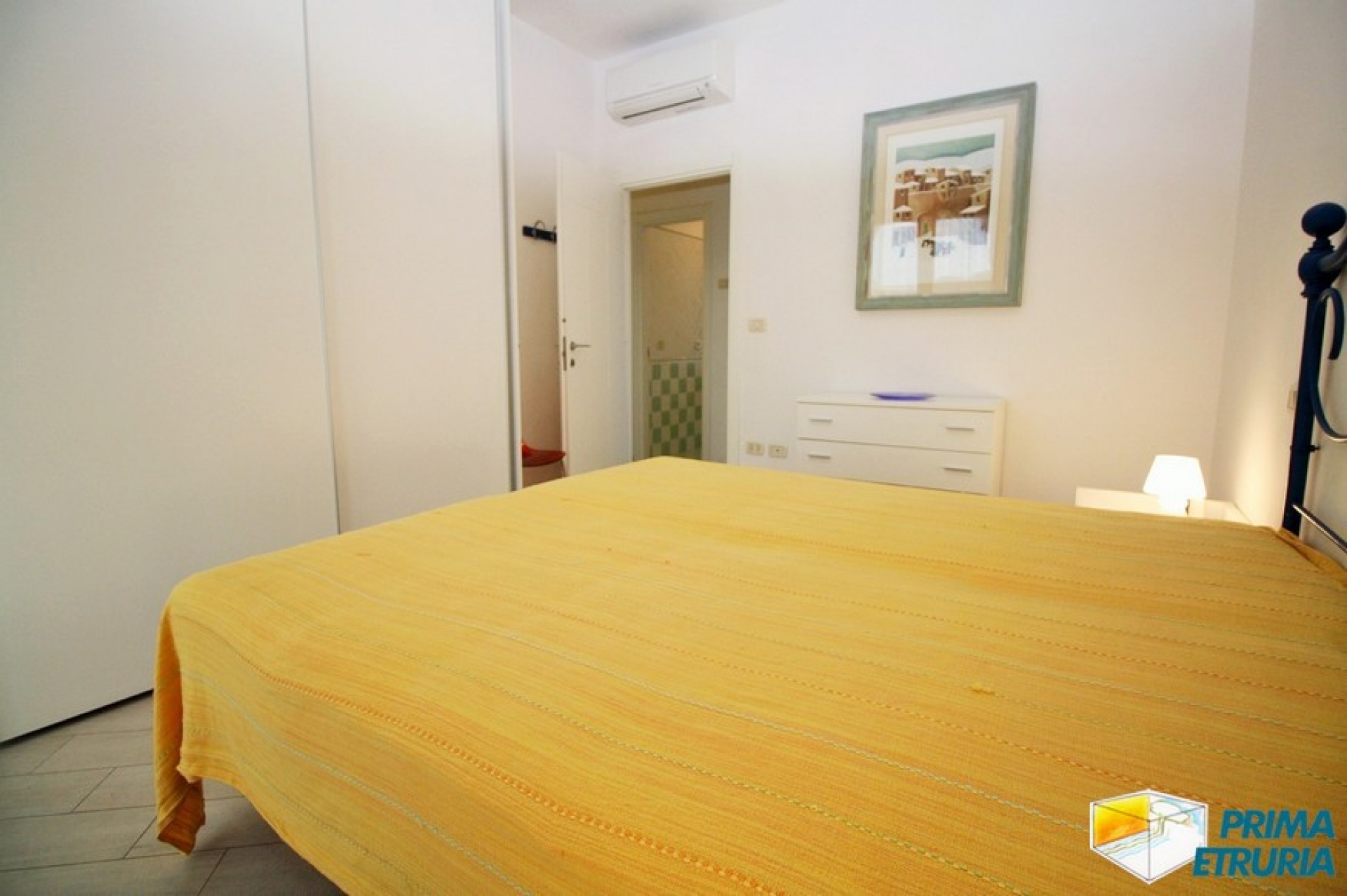 FANTASTICA VILLA CON GIARDINO E POSTO AUTO - ZONA CENTRO - ( V18 )