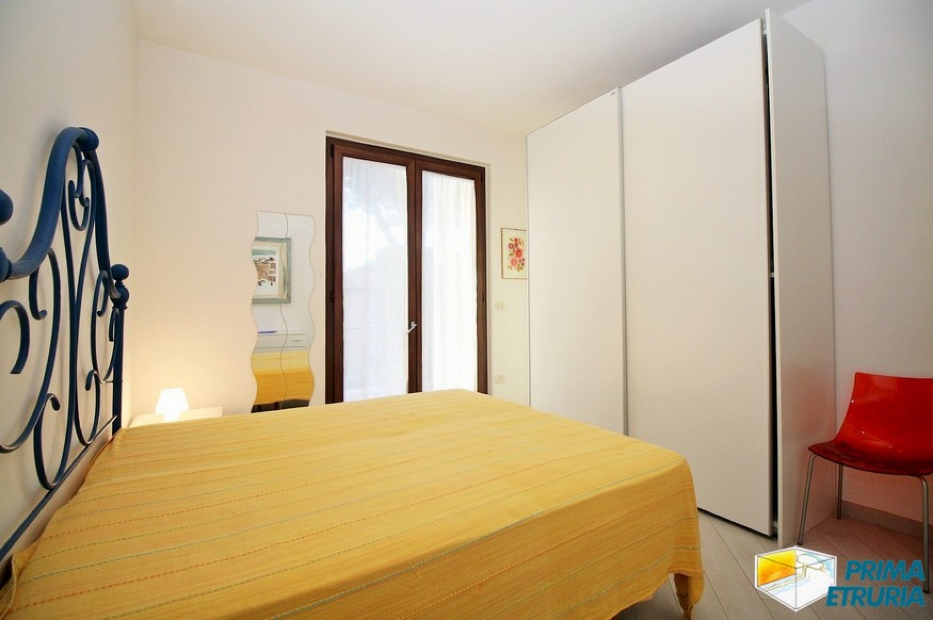 FANTASTICA VILLA CON GIARDINO E POSTO AUTO - ZONA CENTRO - ( V18 )