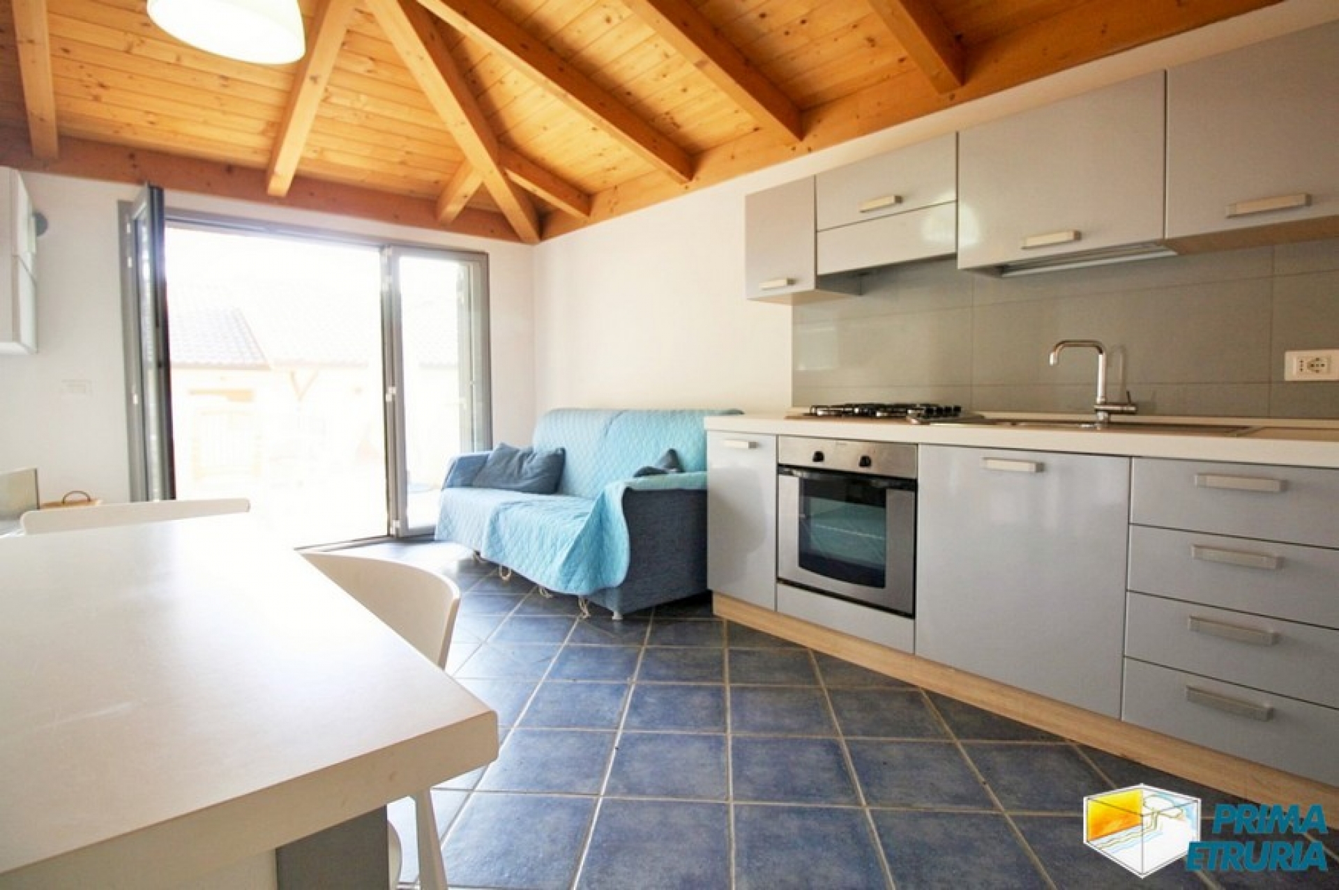 FANTASTICO BILOCALE CON BELLISSIMO SOLARIUM - ZONA ROSMARINA -
