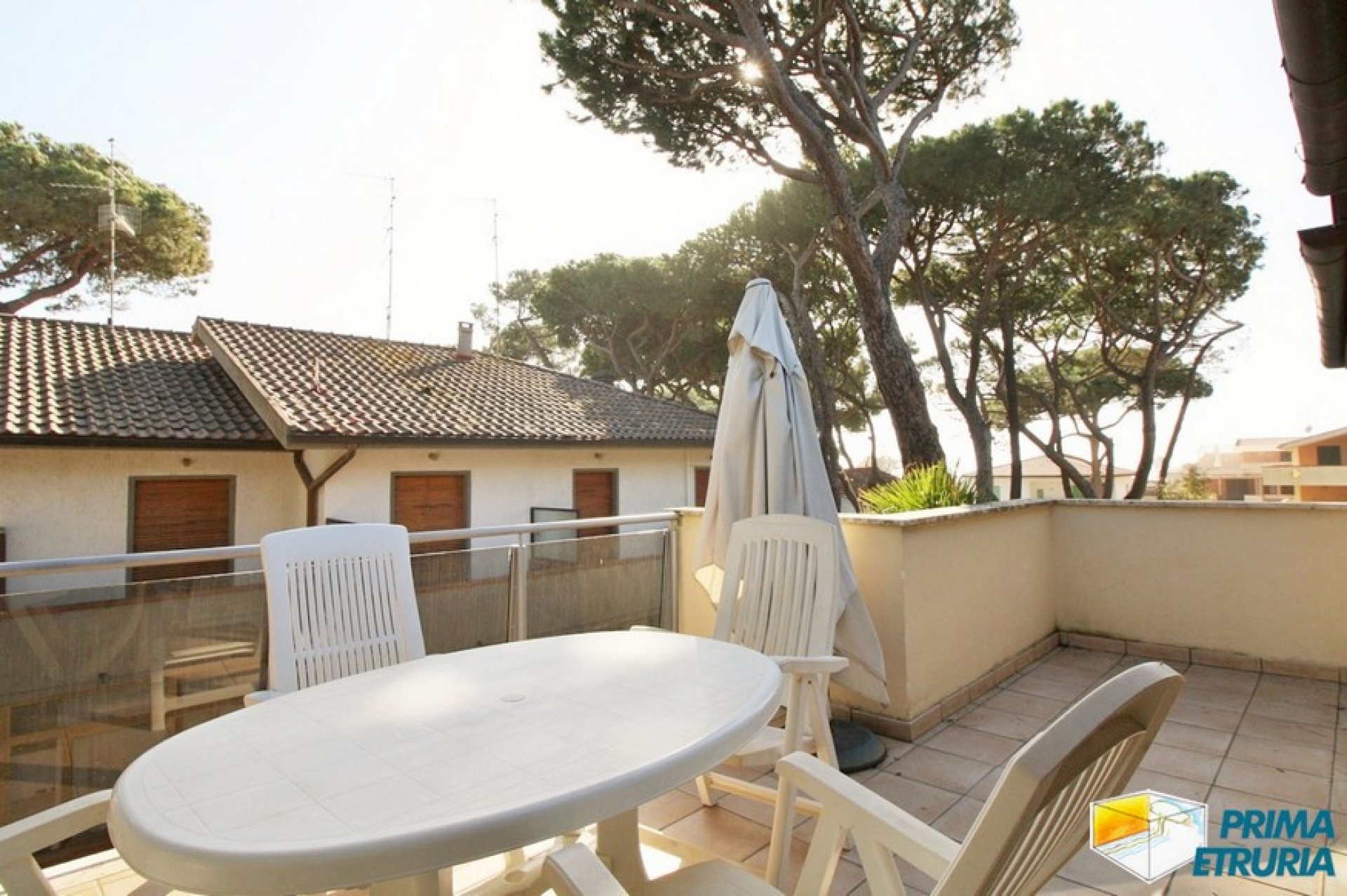 FANTASTICO BILOCALE CON BELLISSIMO SOLARIUM - ZONA ROSMARINA -