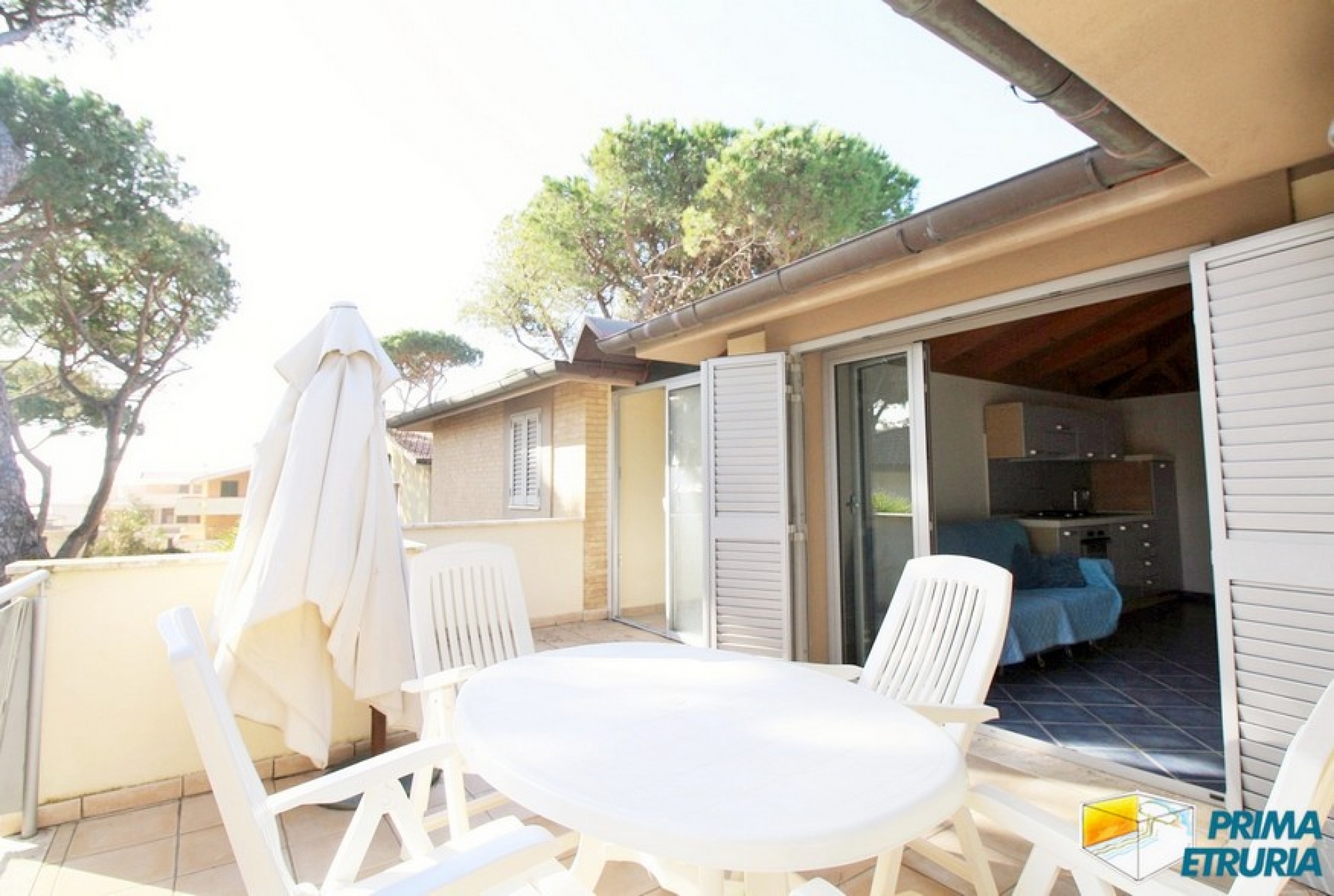 FANTASTICO BILOCALE CON BELLISSIMO SOLARIUM - ZONA ROSMARINA -