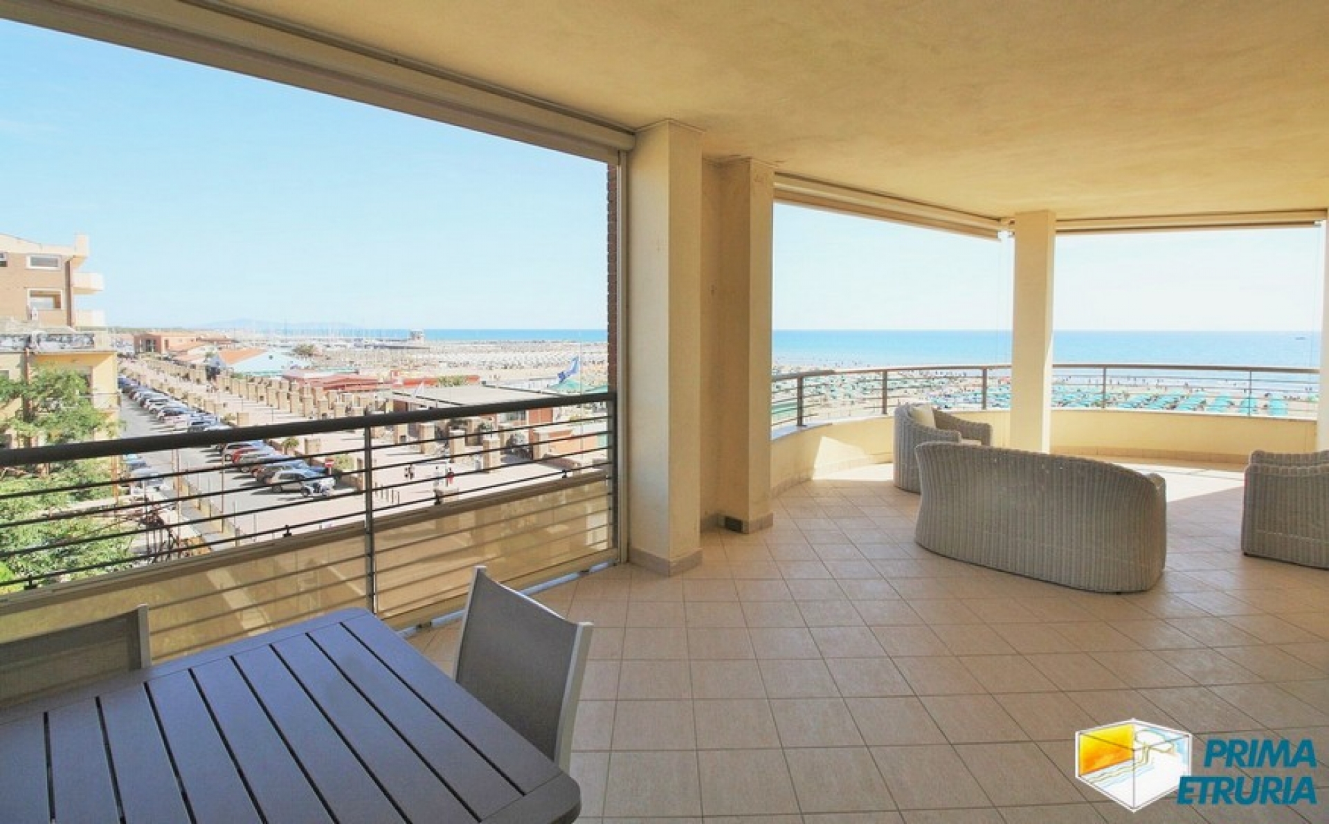 FANTASTICO TRILOCALE FRONTE MARE - ZONA CENTRALE -