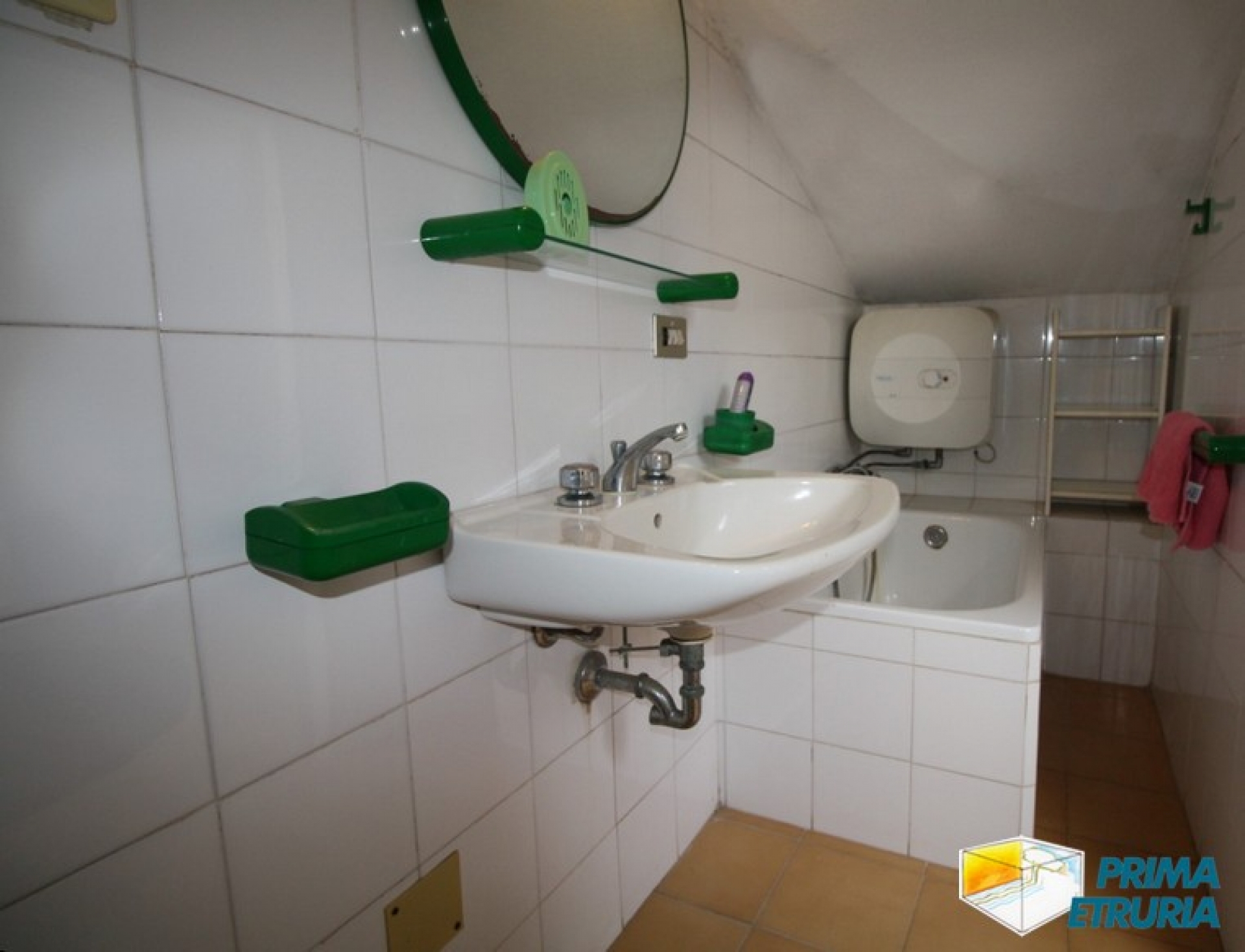 TRILOCALE FINEMENTRE RISTRUTTURATO - ZONA TOMBOLO -
