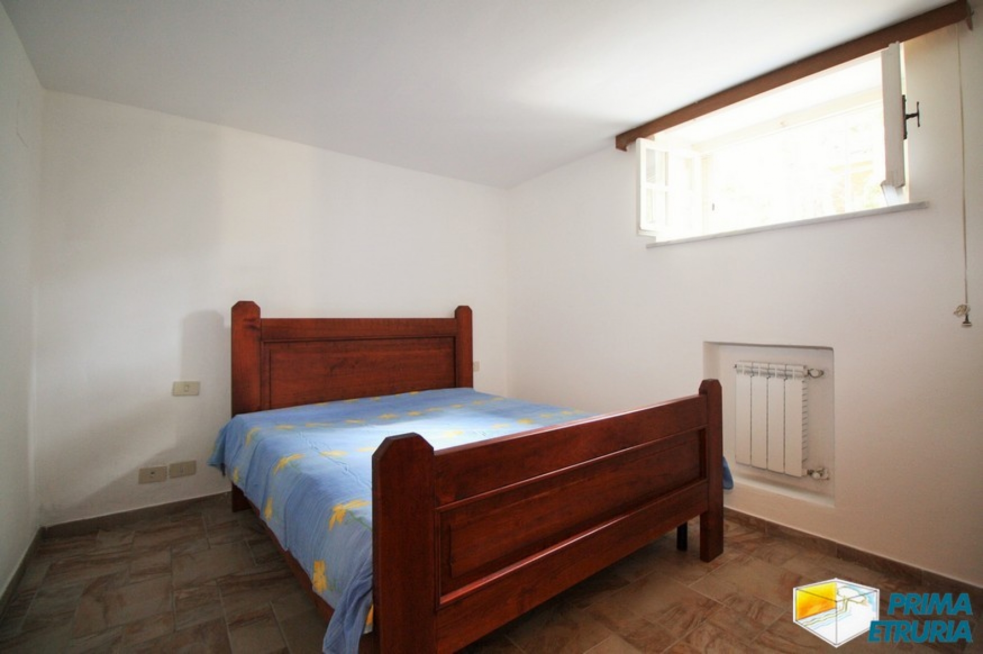 SPLENDIDA VILLA CON AMPIO GIARDINO - ZONA ROSMARINA -
