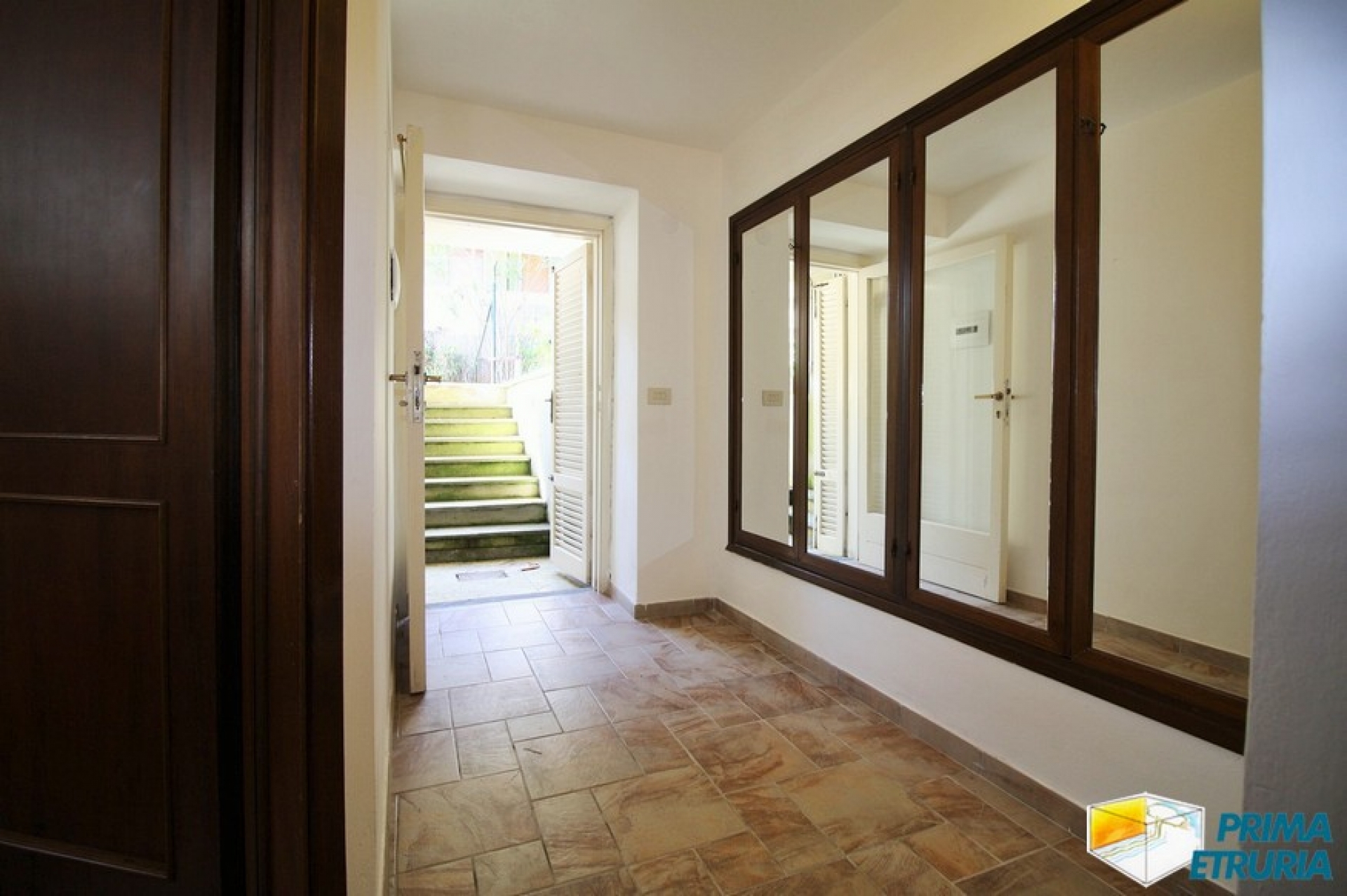 SPLENDIDA VILLA CON AMPIO GIARDINO - ZONA ROSMARINA -