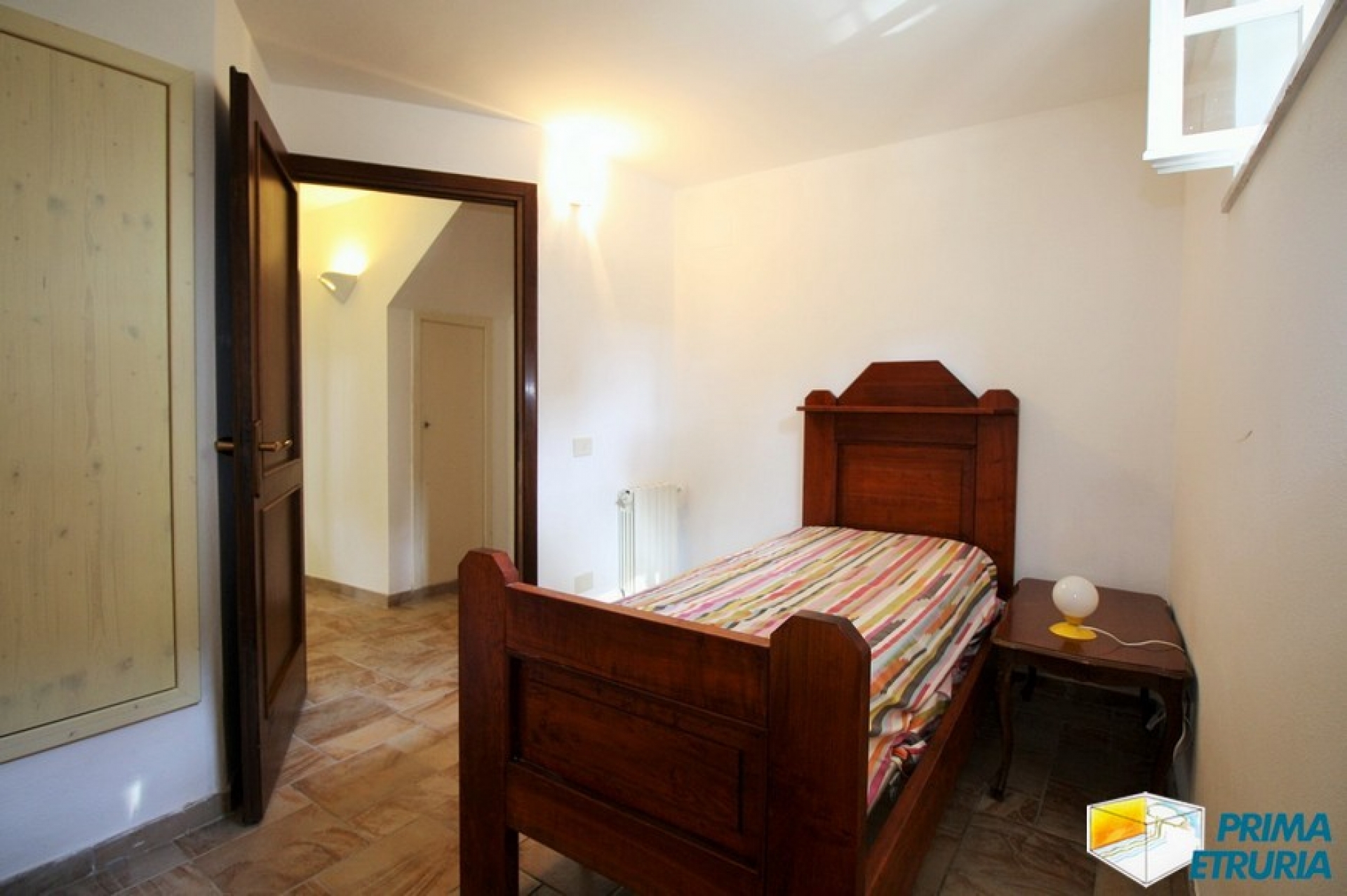 SPLENDIDA VILLA CON AMPIO GIARDINO - ZONA ROSMARINA -