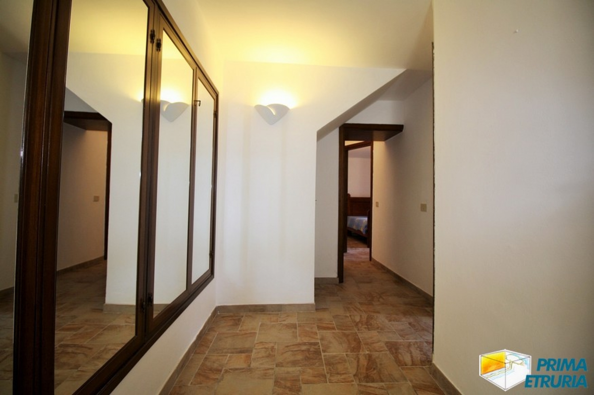 SPLENDIDA VILLA CON AMPIO GIARDINO - ZONA ROSMARINA -