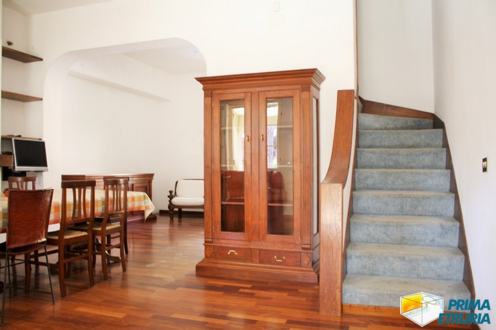 SPLENDIDA VILLA CON AMPIO GIARDINO - ZONA ROSMARINA -