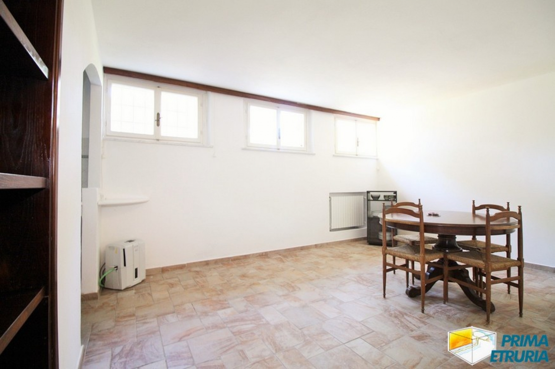 SPLENDIDA VILLA CON AMPIO GIARDINO - ZONA ROSMARINA -