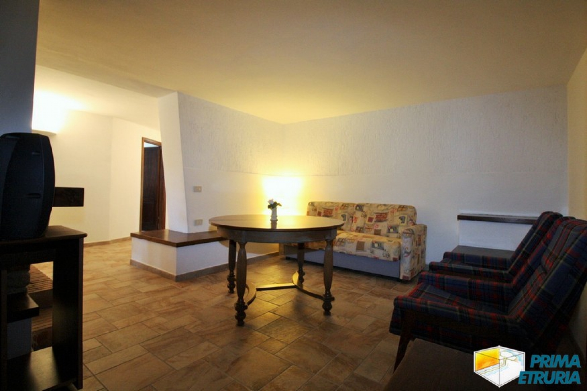 SPLENDIDA VILLA CON AMPIO GIARDINO - ZONA ROSMARINA -