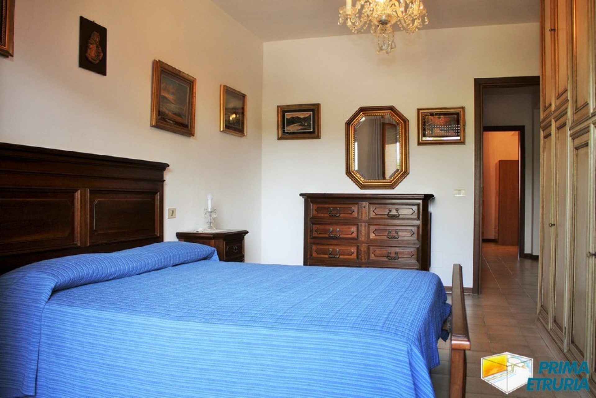 VENDESI AMPIO TRE CAMERE CON INGRESSO INDIPENDENTE - ZONA TOMBOLO -