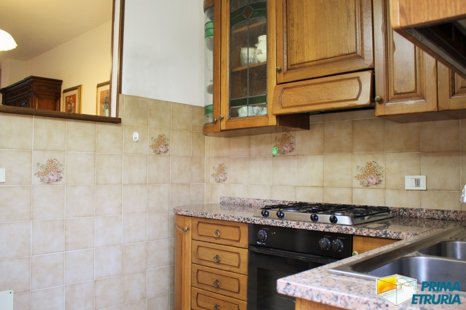 VENDESI AMPIO TRE CAMERE CON INGRESSO INDIPENDENTE - ZONA TOMBOLO -