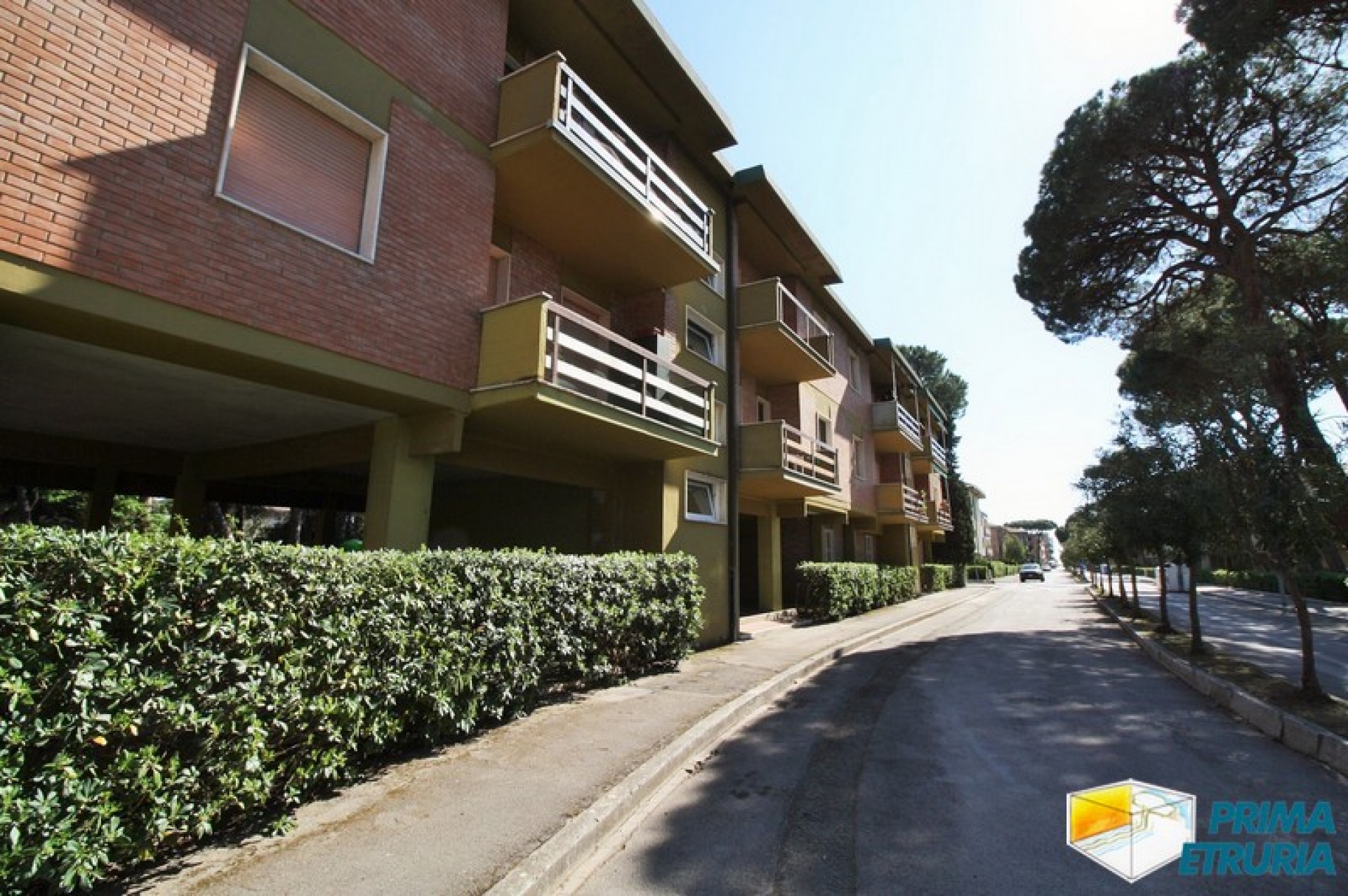 AMPIO TRE CAMERE RISTRUTTURATO - ZONA CENTRO -