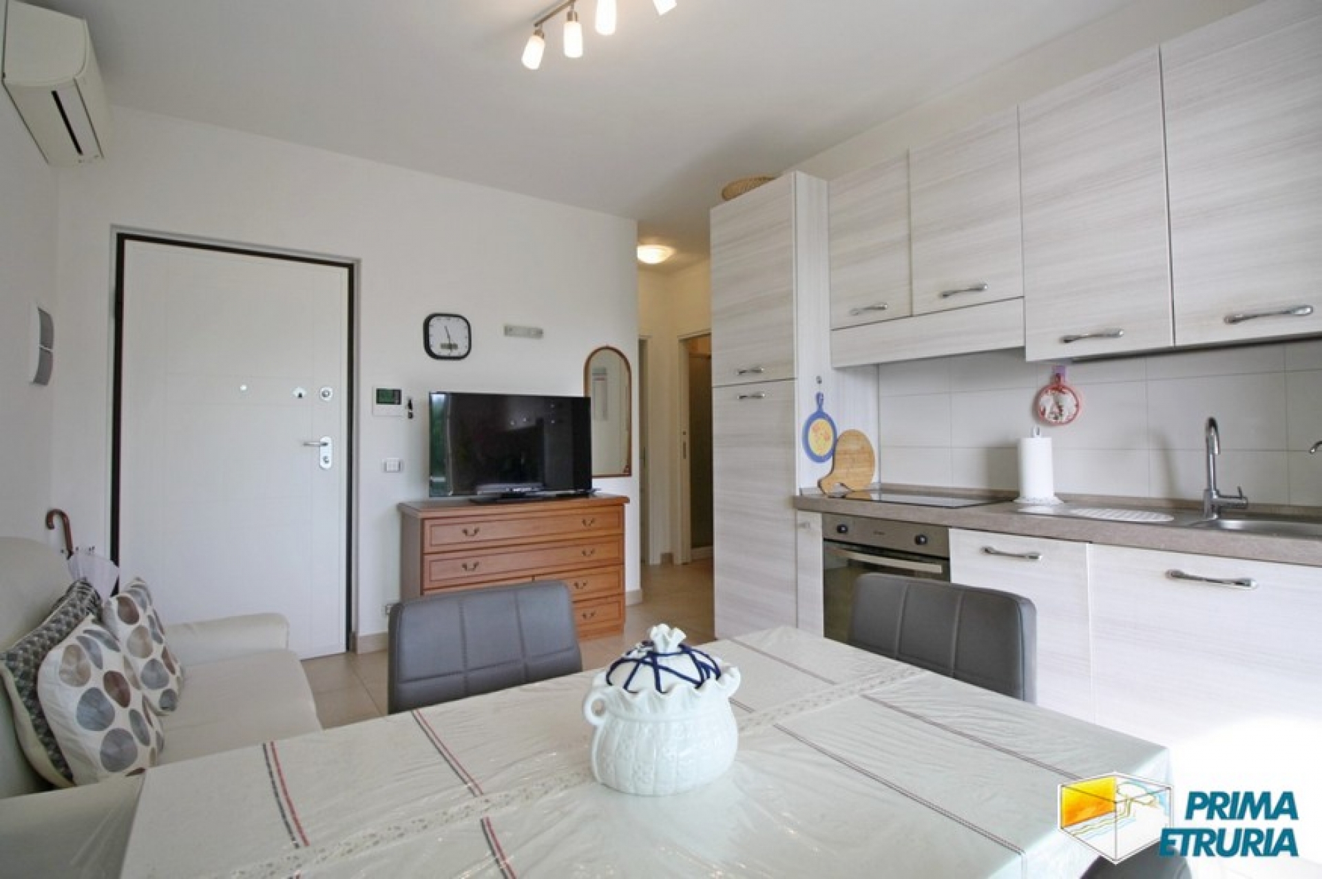 Esclusivo Trilocale Vista Mare a Marina di Grosseto: Eleganza e Comfort a Due Passi dalla Spiaggia - ZONA ROSMARINA -