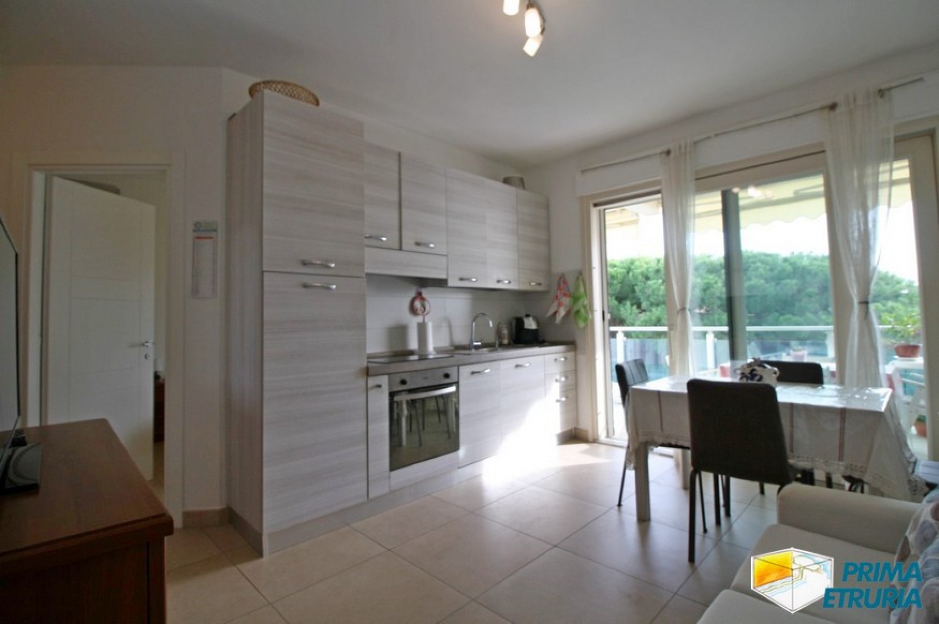 Esclusivo Trilocale Vista Mare a Marina di Grosseto: Eleganza e Comfort a Due Passi dalla Spiaggia - ZONA ROSMARINA -