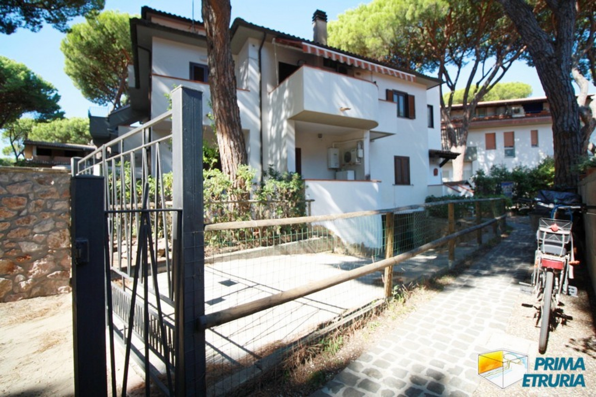 BILOCALE BILOCALE CON AMPIA TERRAZZA - ZONA ROSMARINA -