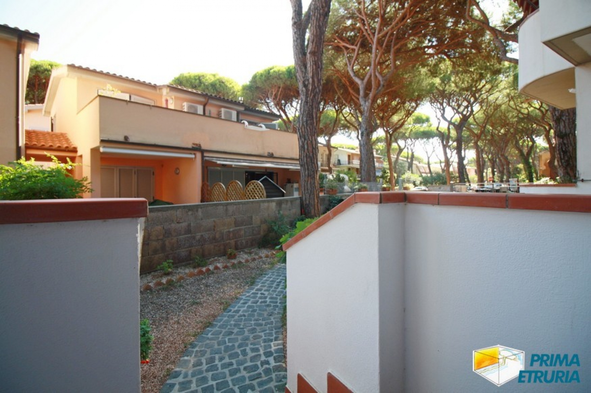BILOCALE BILOCALE CON AMPIA TERRAZZA - ZONA ROSMARINA -