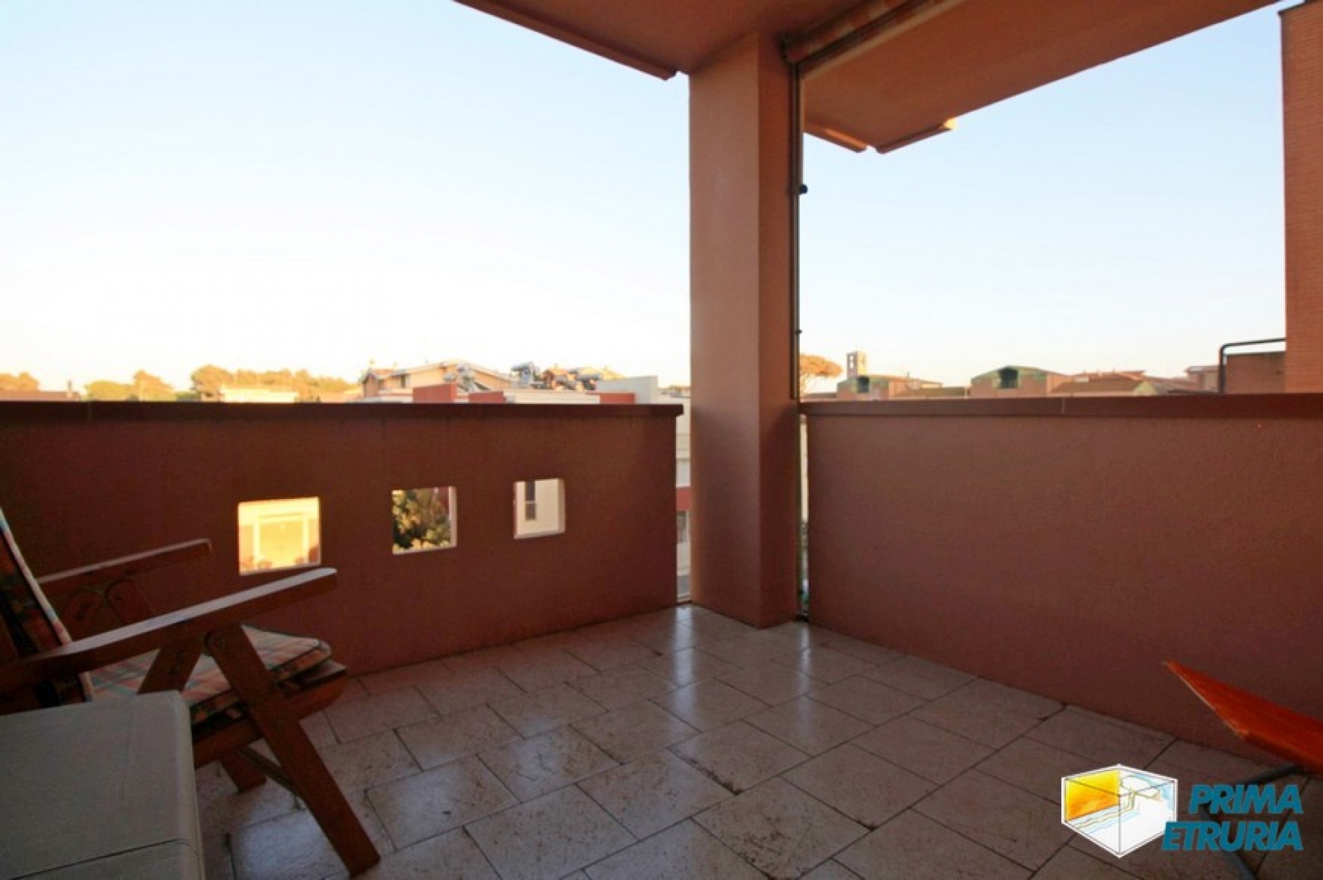 TRILOCALE CON BELLISSIMA VISTA LATERALE SUL MARE - ZONA CENTRO -
