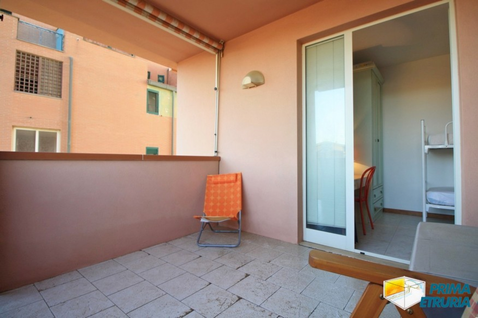 TRILOCALE CON BELLISSIMA VISTA LATERALE SUL MARE - ZONA CENTRO -