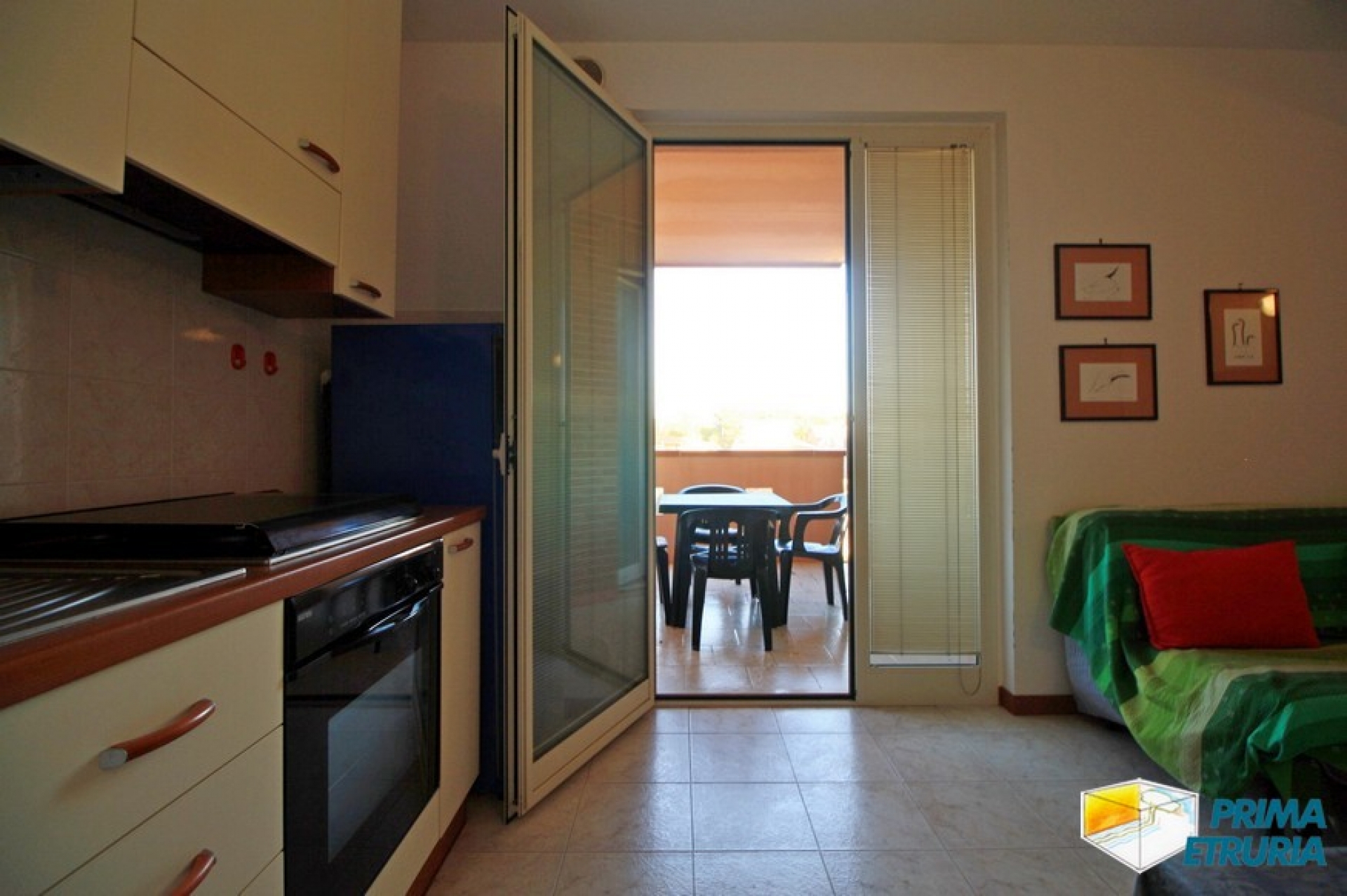 TRILOCALE CON BELLISSIMA VISTA LATERALE SUL MARE - ZONA CENTRO -