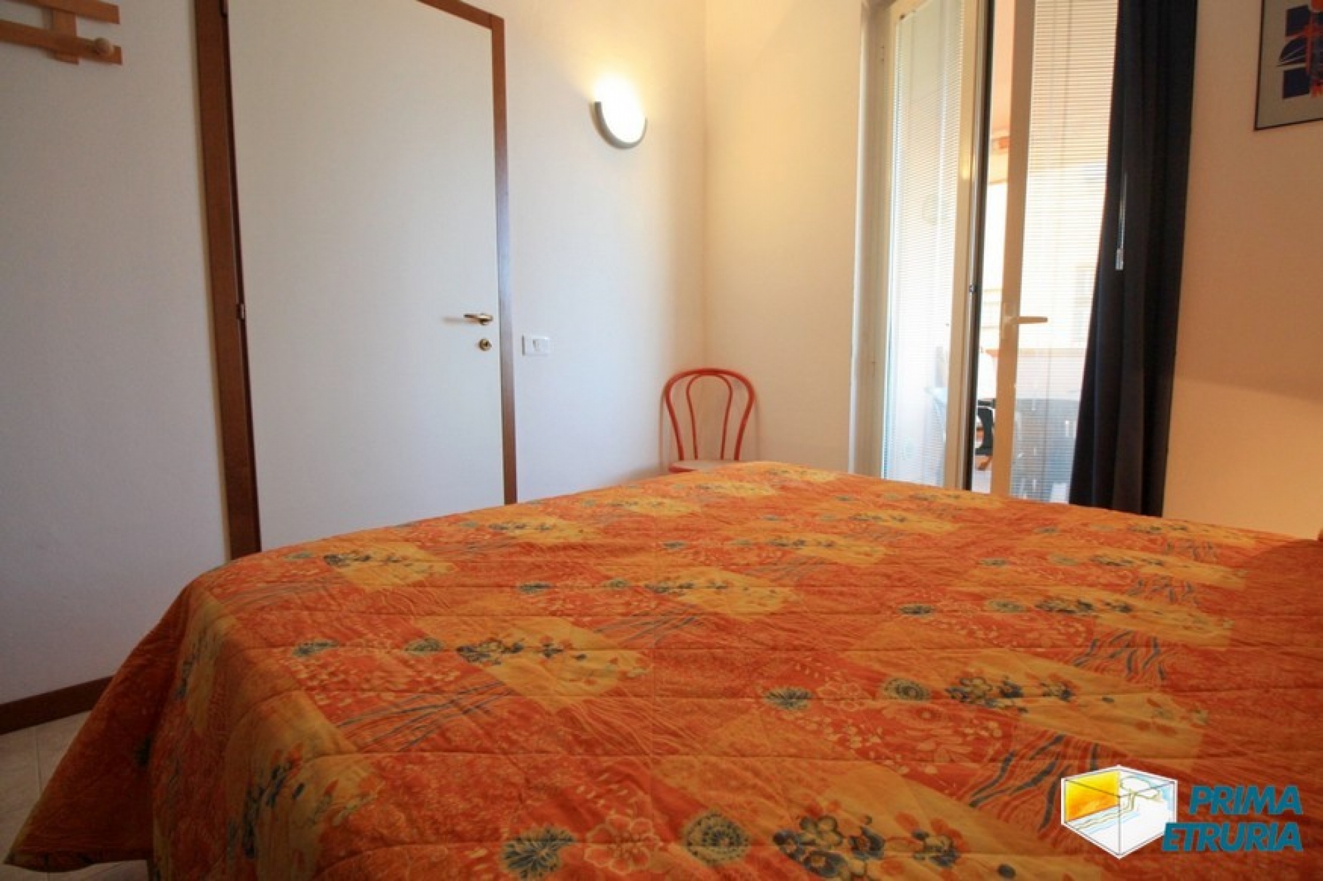 TRILOCALE CON BELLISSIMA VISTA LATERALE SUL MARE - ZONA CENTRO -