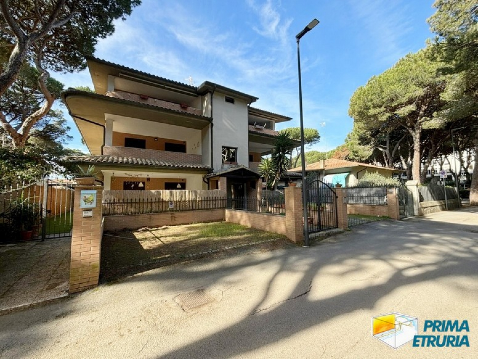Incantevole Trilocale Immerso nella Pineta di Rosmarina: Relax e Natura a Due Passi dal Mare - ZONA ROSMARINA -