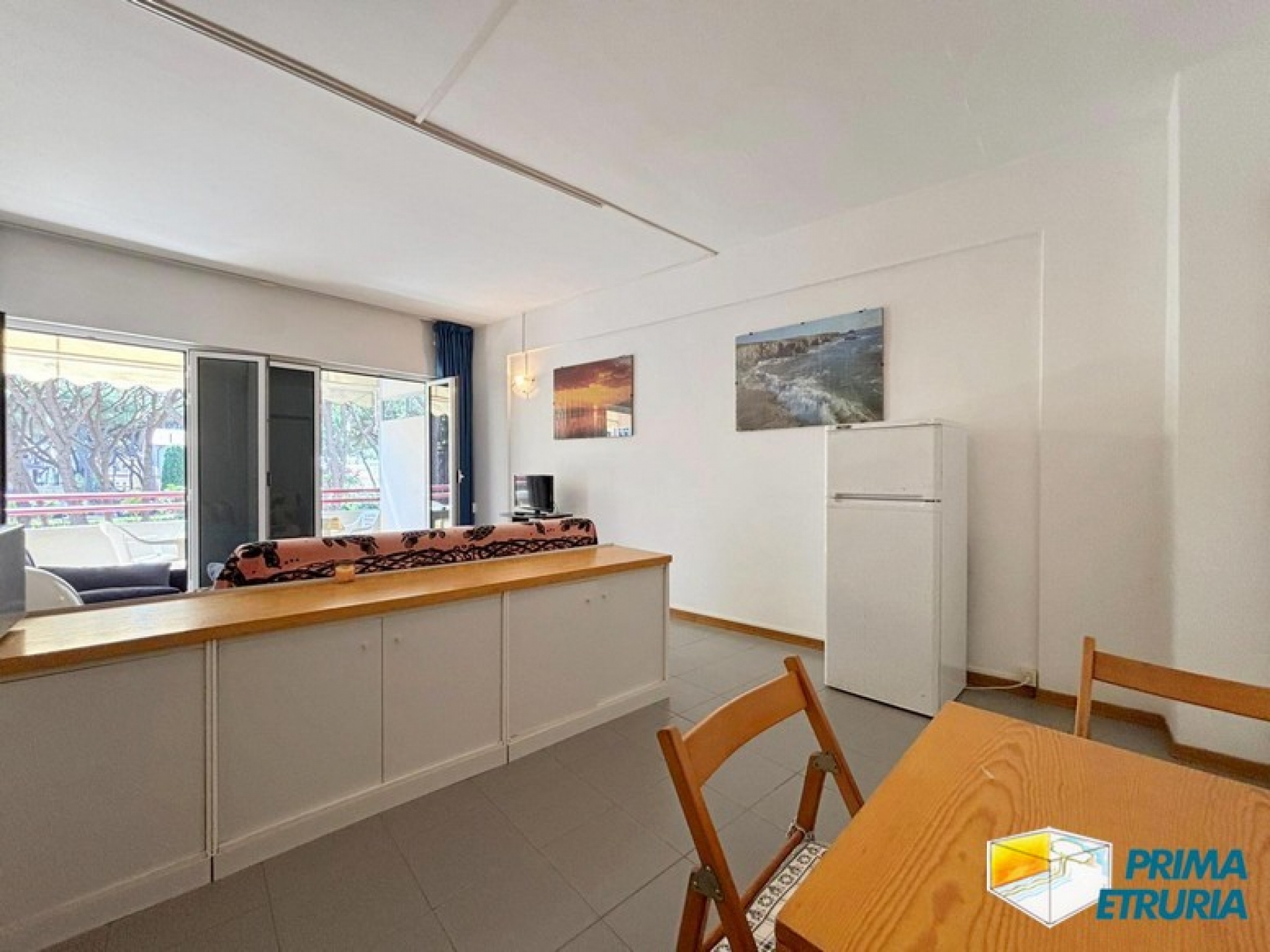 Monolocale con ampio terrazzo a 100 metri dal mare - ZONA ROSMARINA -