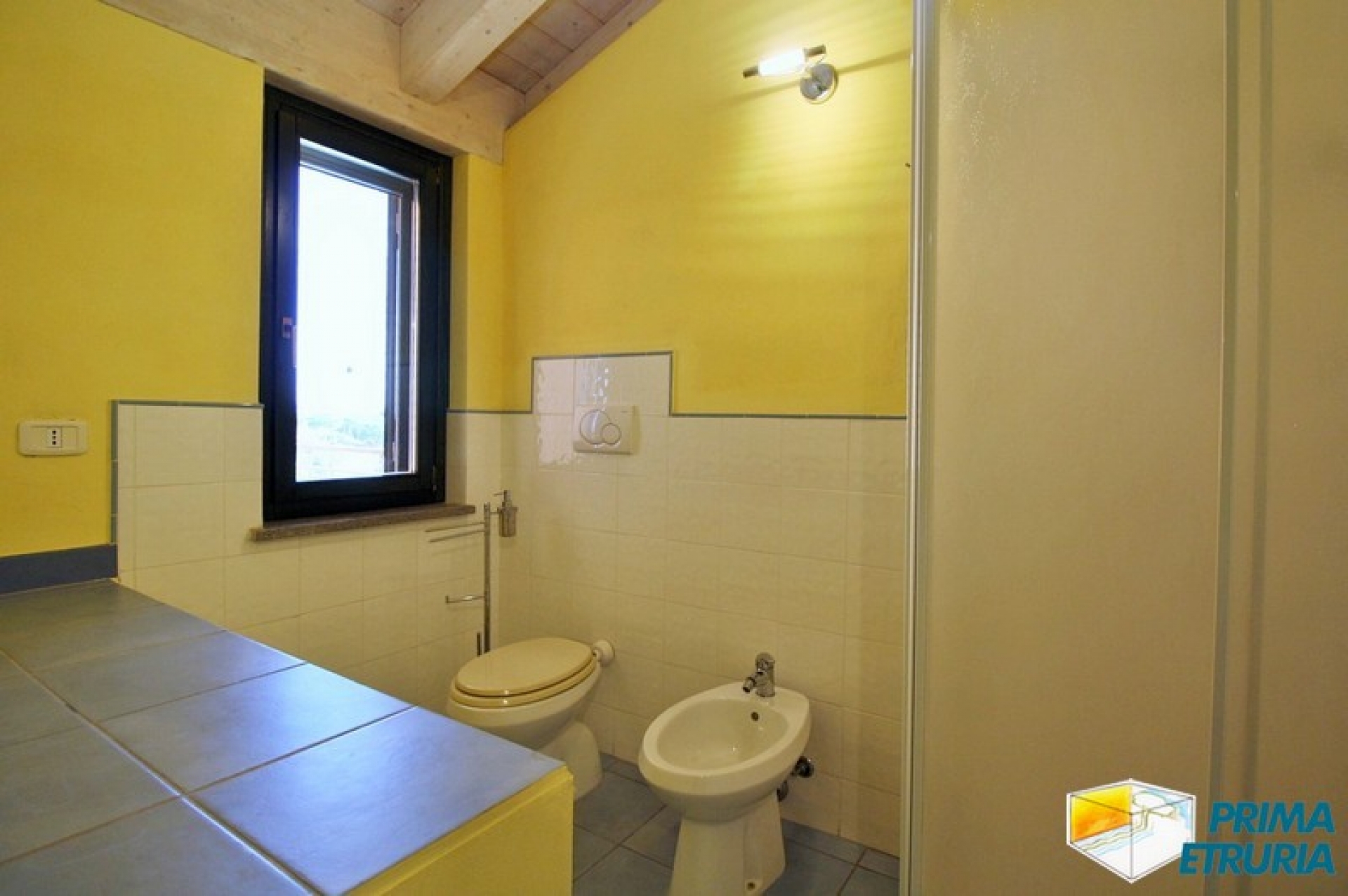 Attico su due livelli con ampie terrazze vista mare - ZONA CENTRO -