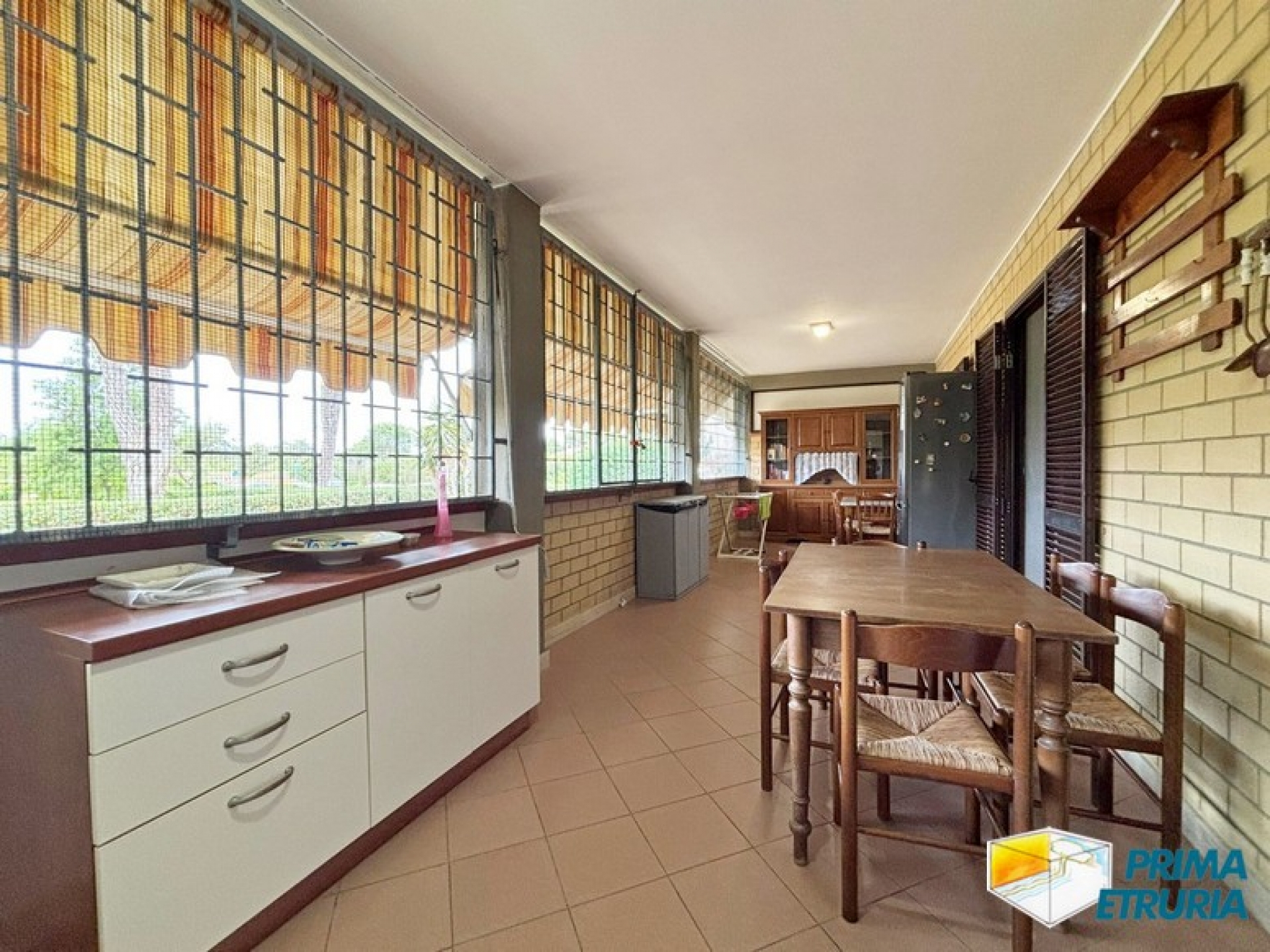 Ampio appartamento con giardino privato e veranda coperta a pochi passi dal mare - ZONA TOMBOLO - - MARINA DI GROSSETO