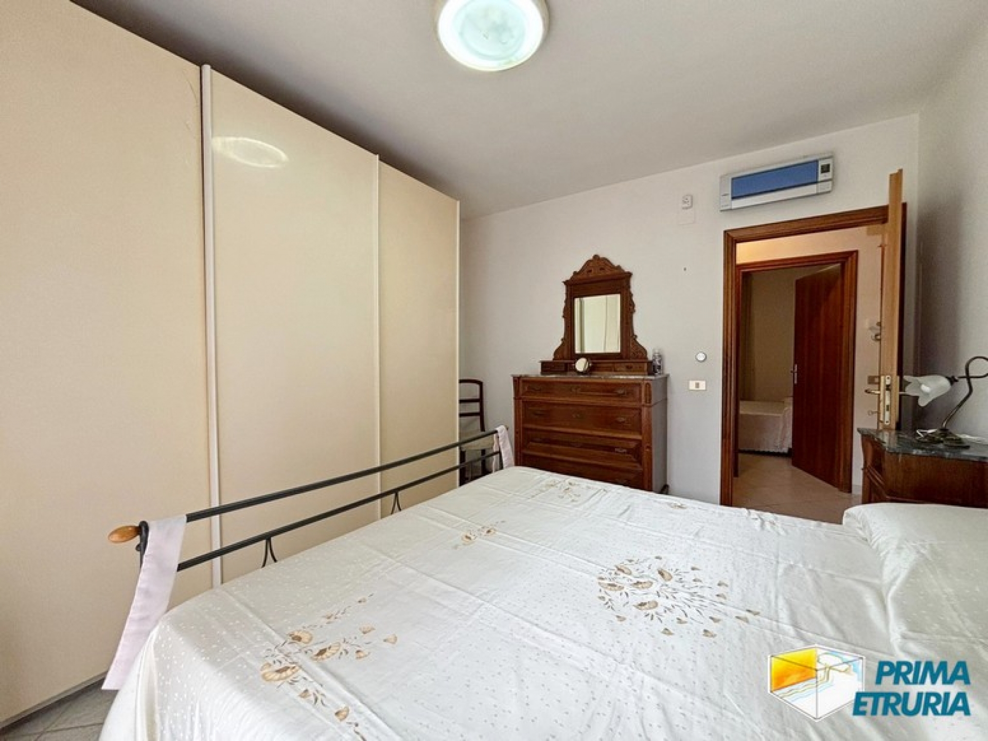 Ampio appartamento con giardino privato e veranda coperta a pochi passi dal mare - ZONA TOMBOLO - - MARINA DI GROSSETO