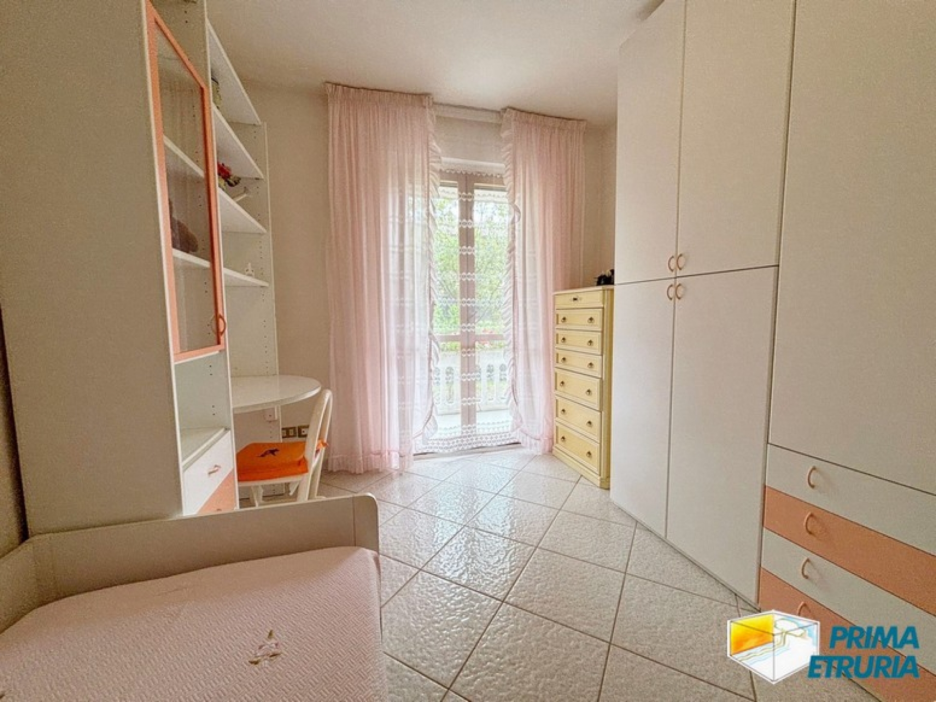 Ampio appartamento con giardino privato e veranda coperta a pochi passi dal mare - ZONA TOMBOLO - - MARINA DI GROSSETO