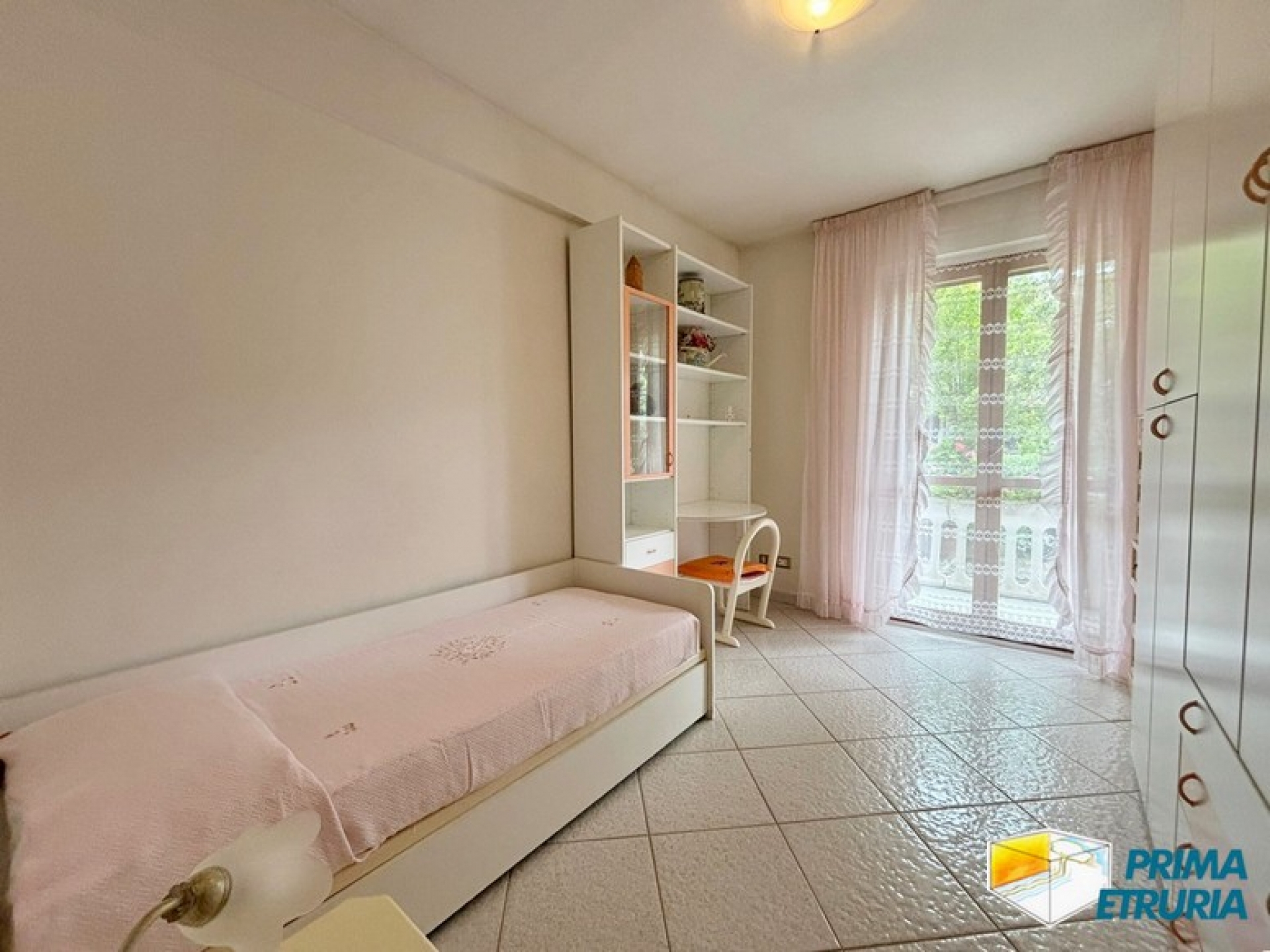 Ampio appartamento con giardino privato e veranda coperta a pochi passi dal mare - ZONA TOMBOLO - - MARINA DI GROSSETO