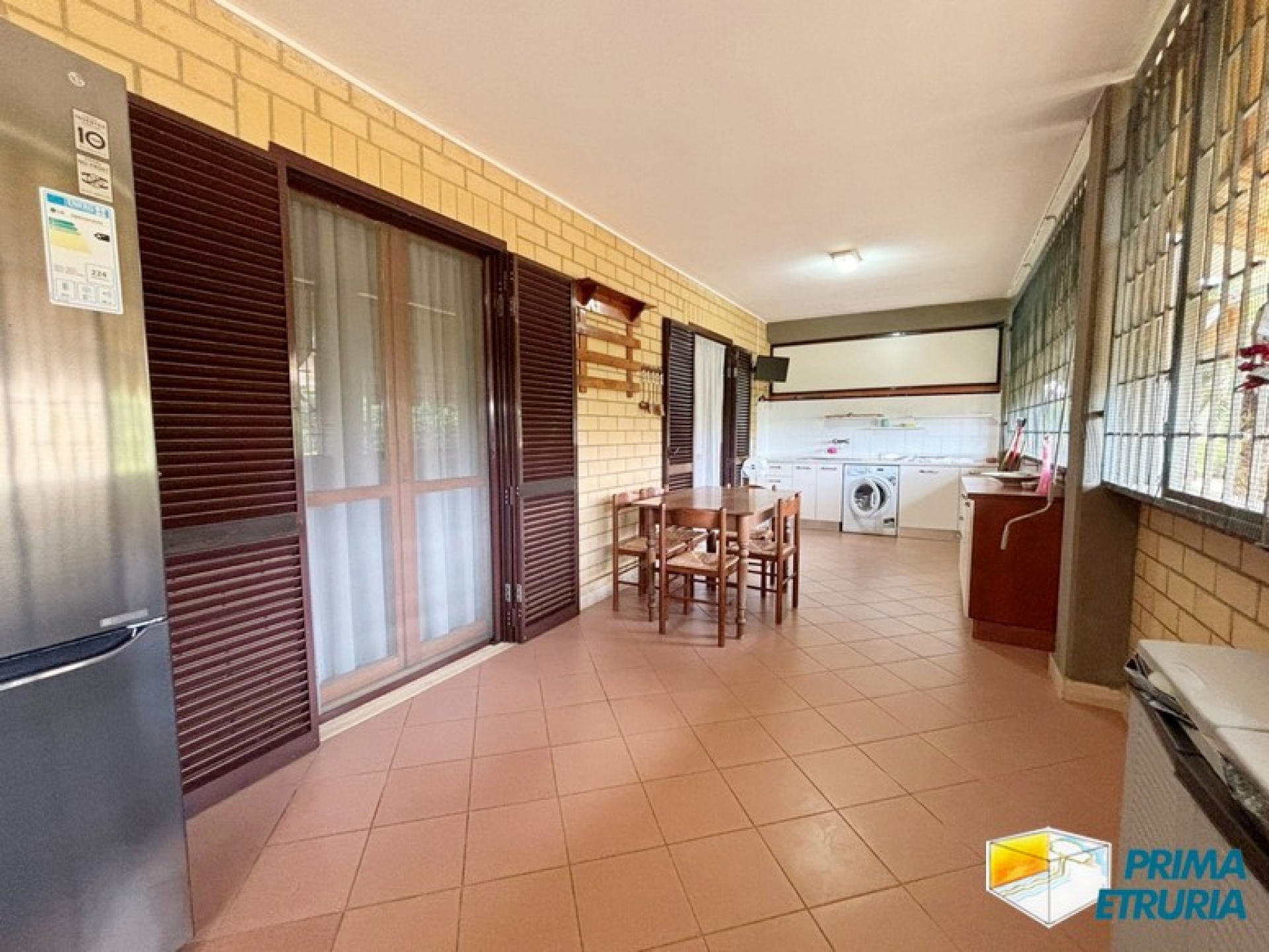 Ampio appartamento con giardino privato e veranda coperta a pochi passi dal mare - ZONA TOMBOLO - - MARINA DI GROSSETO